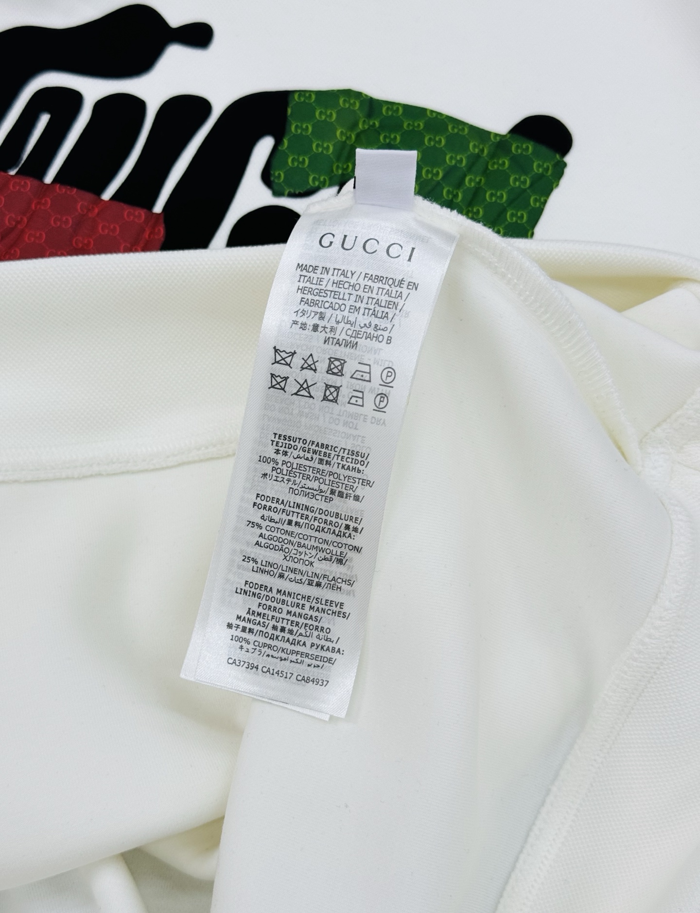 Gucci古奇25s新款连帽卫衣，甄选天丝面料.柔软棉质面料，穿着舒适又保暖。正面彩色品牌字母，双层高温