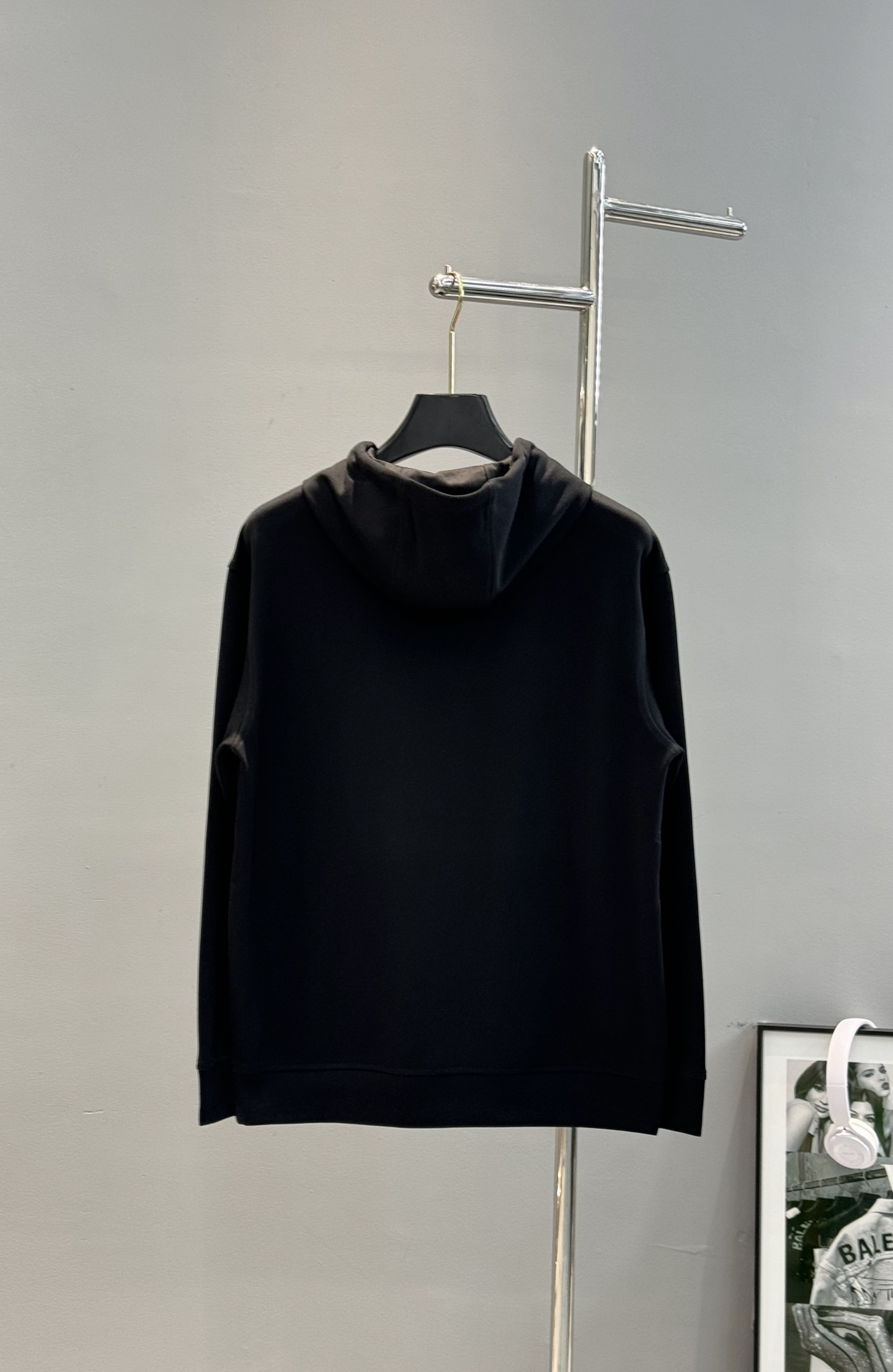 Prada普拉达25s新款连帽卫衣，甄选超优质天丝面料.柔软有手感.穿着舒适又保暖。正面绿色荧光“PRA