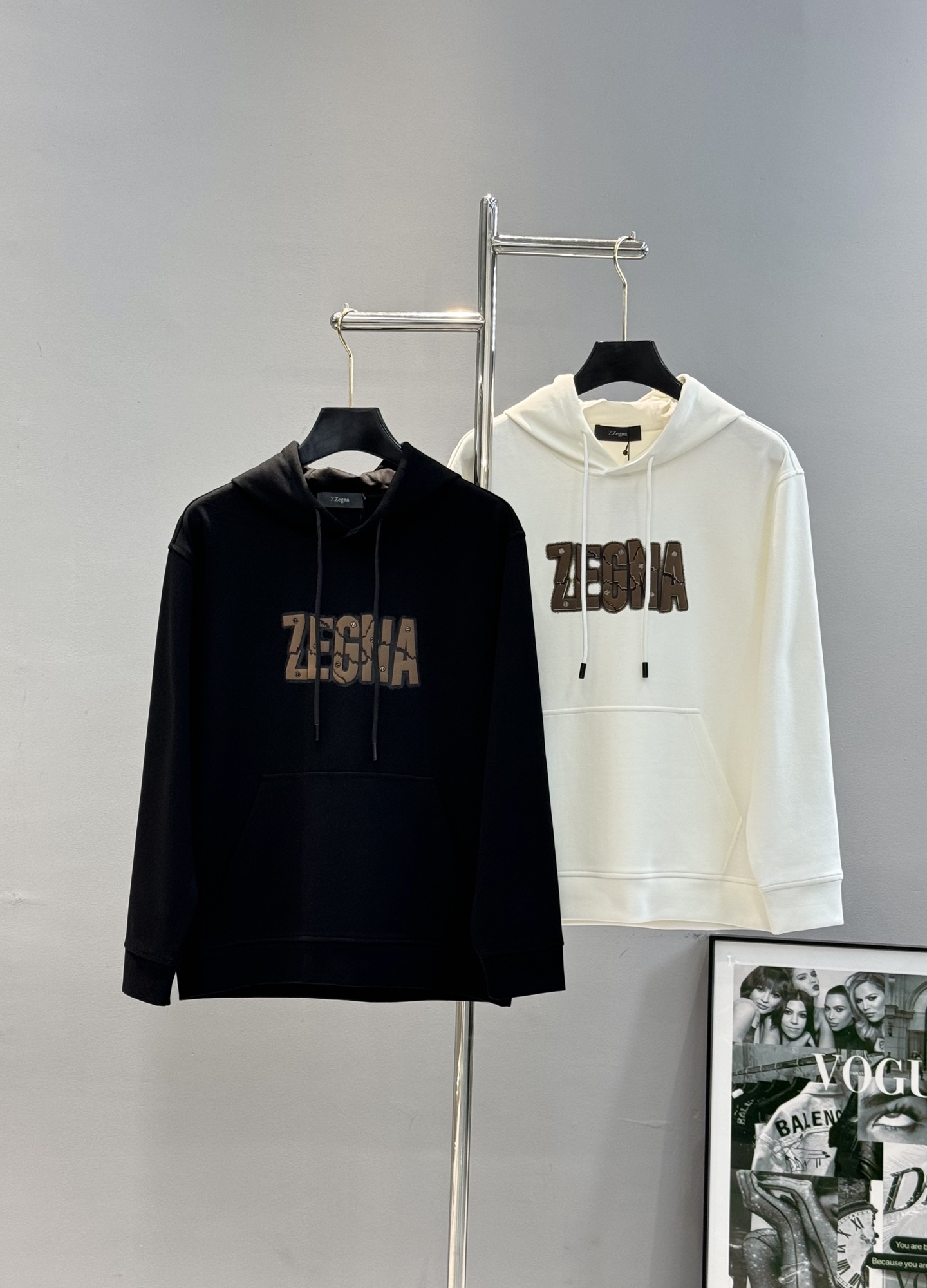 Z Zegna杰尼亚25s新款连帽卫衣.胸口品牌的解构风字母发泡🧼立体烫画工艺.甄选天丝面料柔软舒适.采