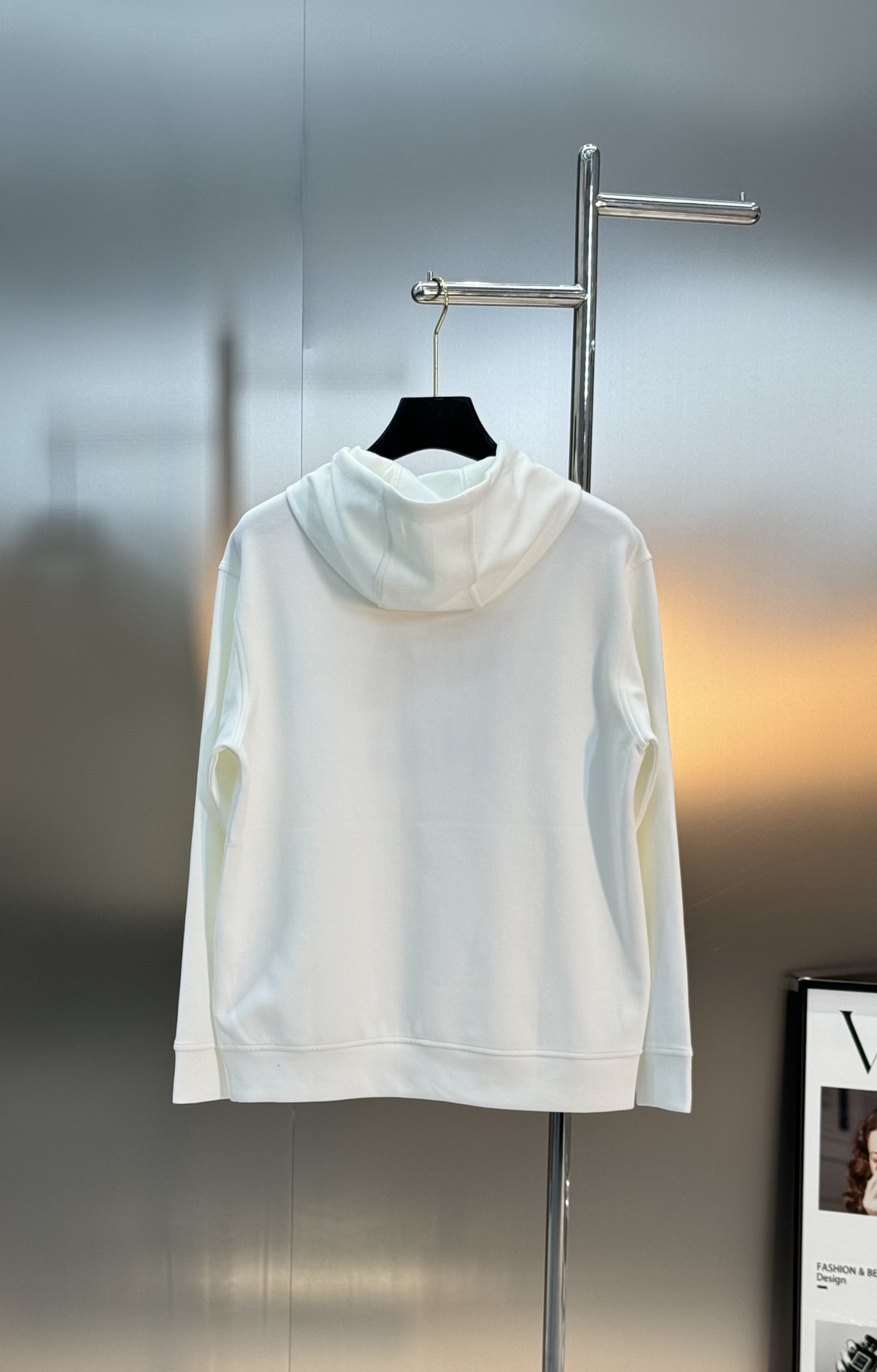 Alexander Wang亚历山大王新款连帽卫衣，正面品牌字母高温印花，简约又有辨识度计。高品质棉料，