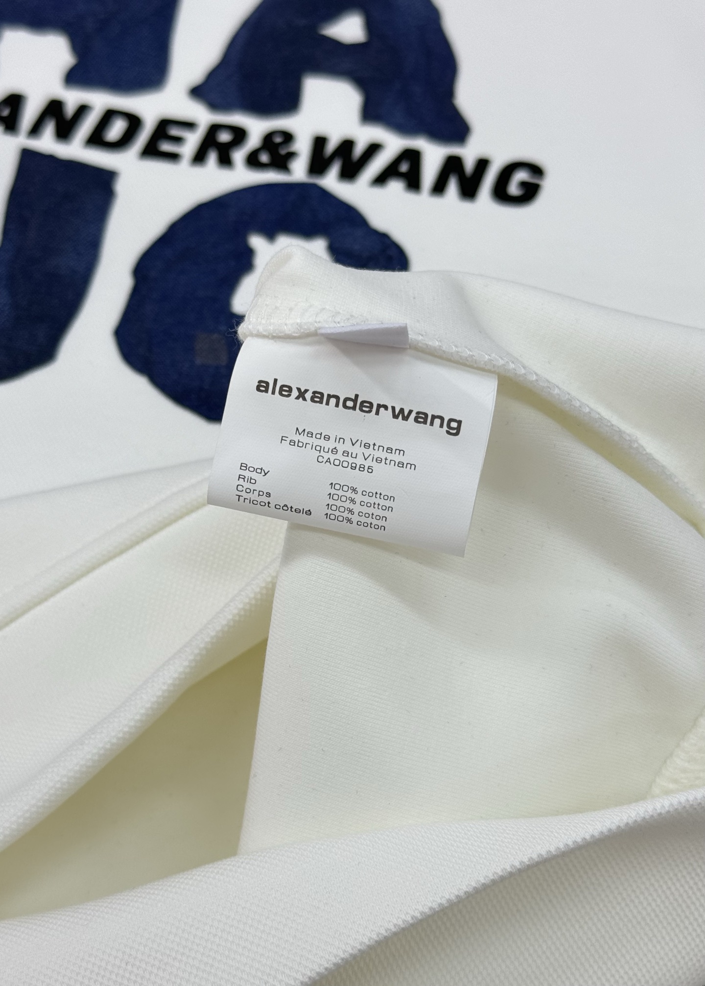 Alexander Wang亚历山大王新款连帽卫衣，正面品牌字母高温印花，简约又有辨识度计。高品质棉料，