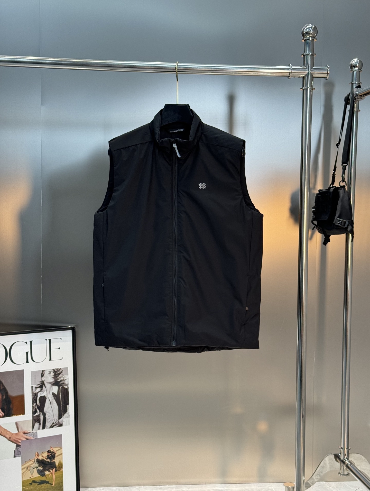 KOLON SPORT 可隆25s新款棉马甲. 这款马甲采用Primaloft®P棉填充，轻薄又保暖，防