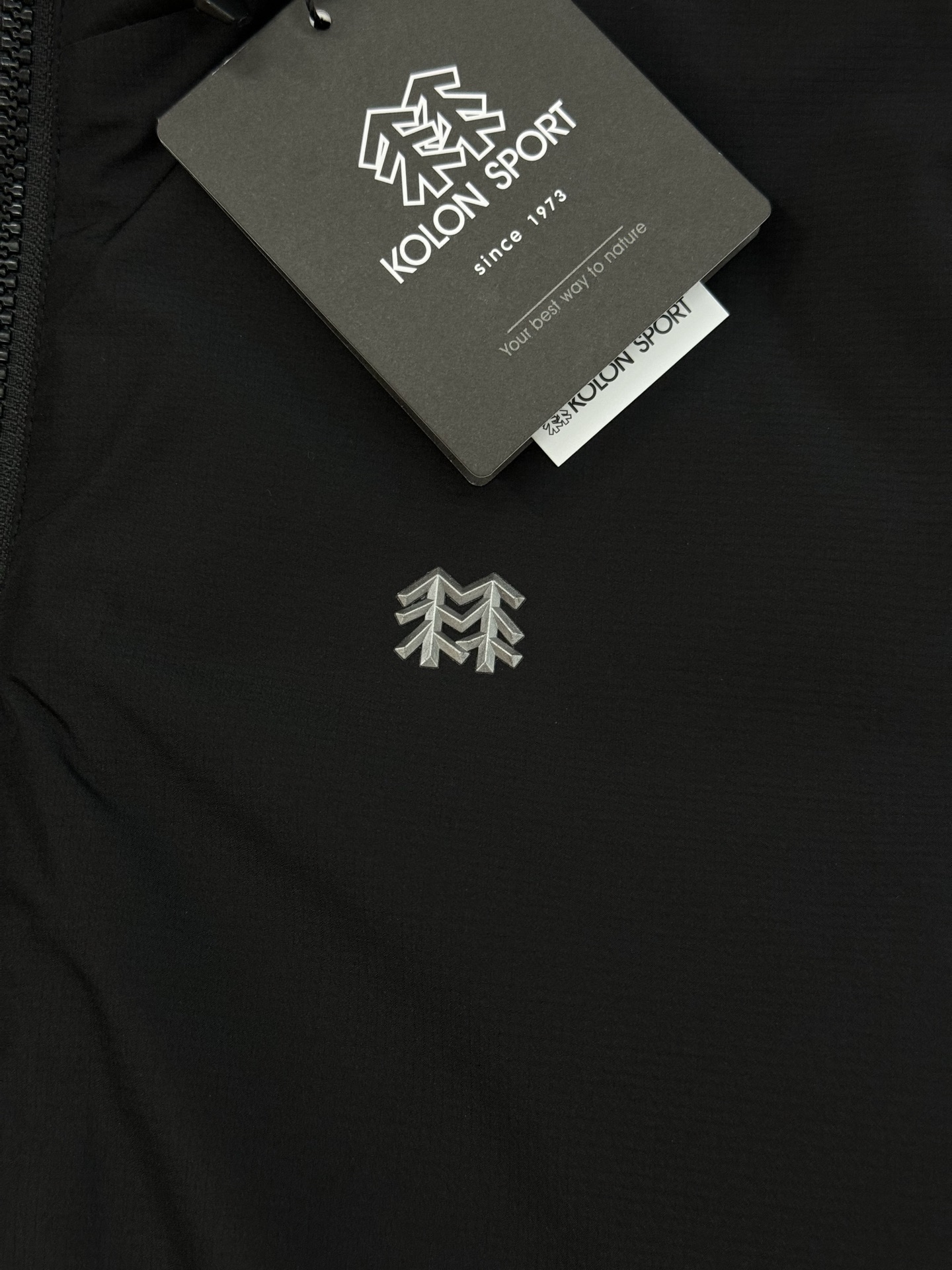 KOLON SPORT 可隆25s新款棉马甲. 这款马甲采用Primaloft®P棉填充，轻薄又保暖，防