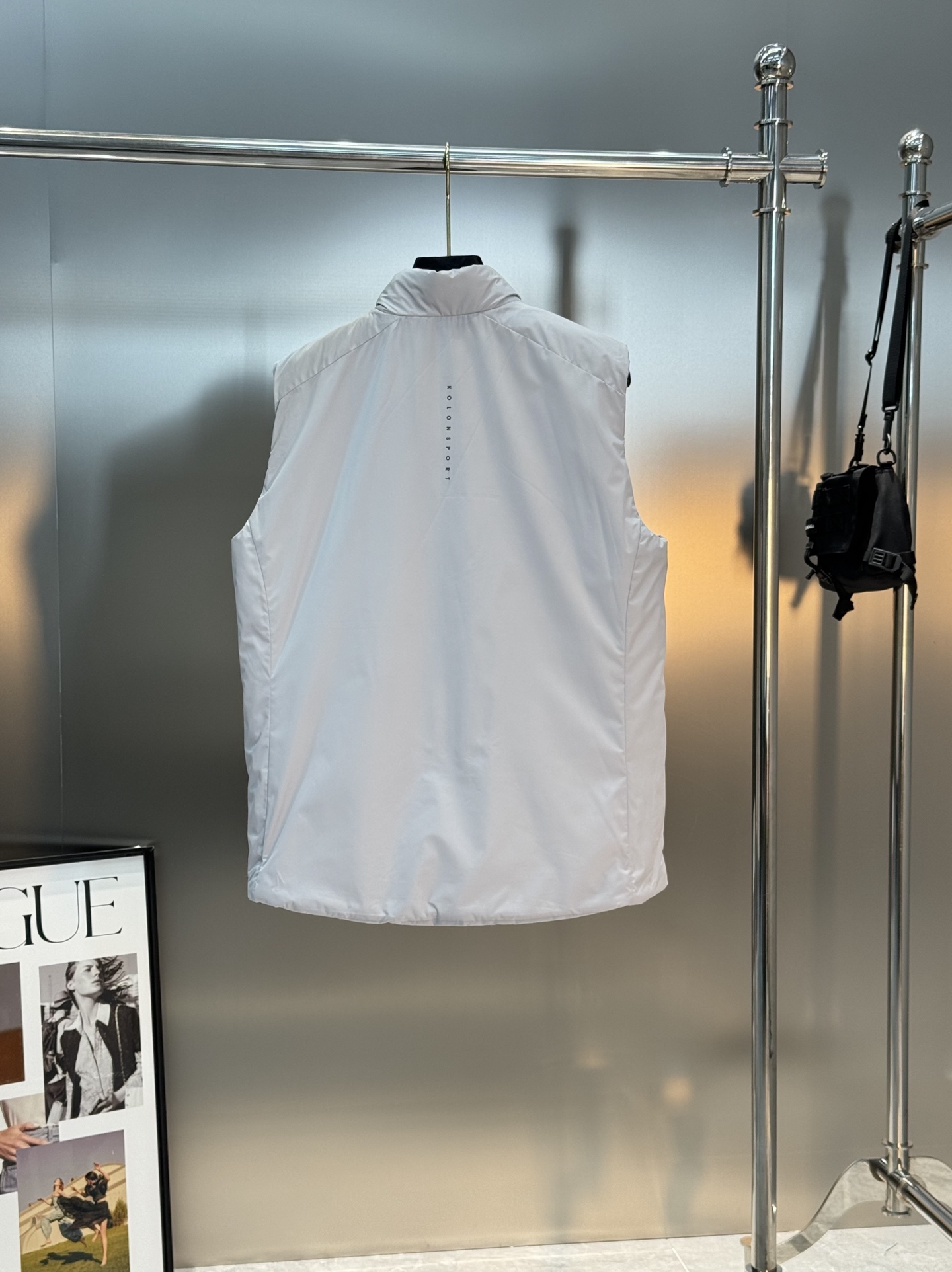 KOLON SPORT 可隆25s新款棉马甲. 这款马甲采用Primaloft®P棉填充，轻薄又保暖，防