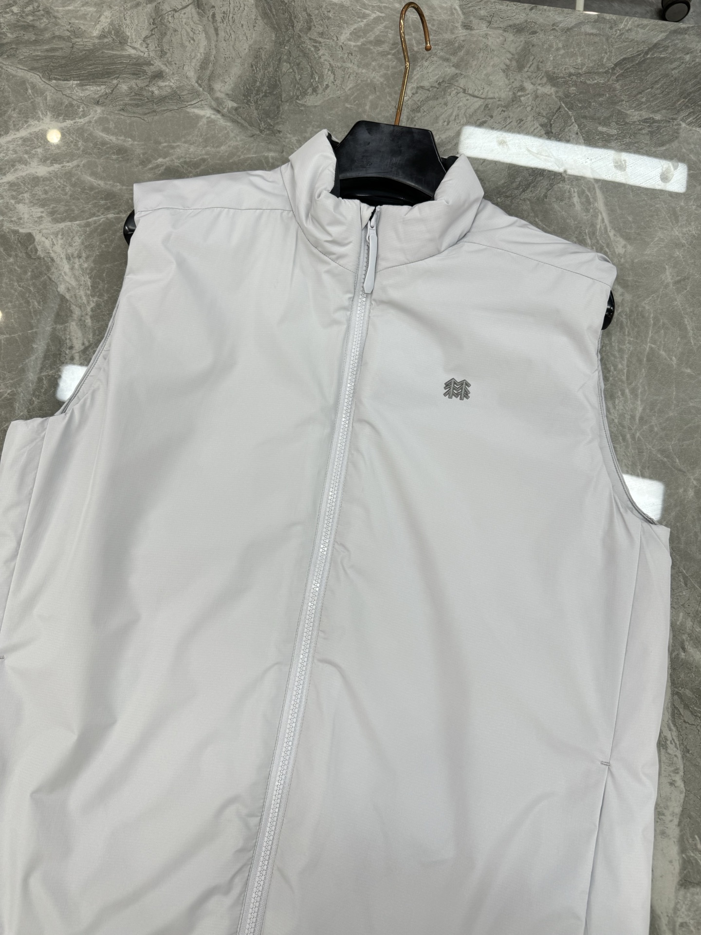 KOLON SPORT 可隆25s新款棉马甲. 这款马甲采用Primaloft®P棉填充，轻薄又保暖，防
