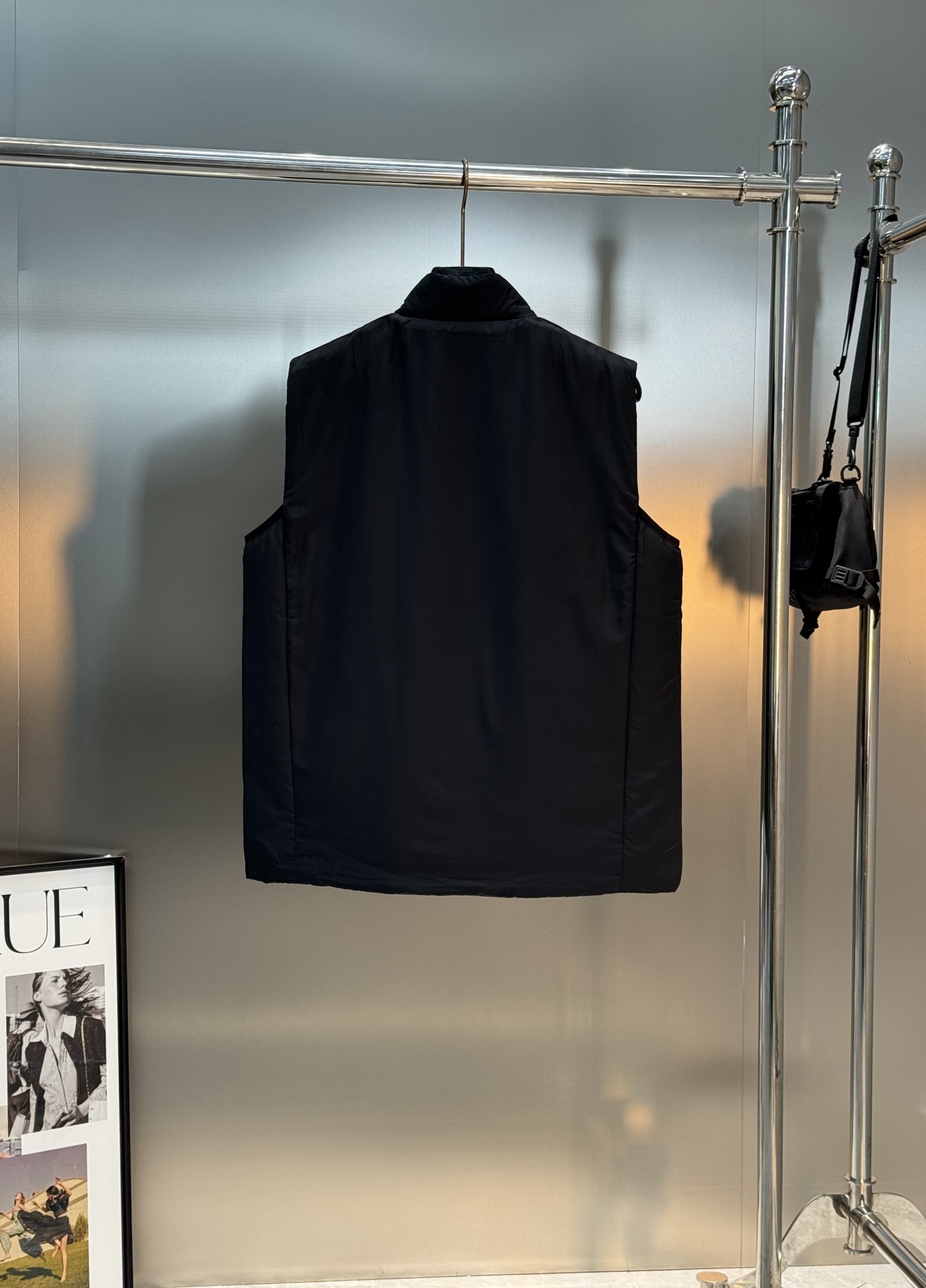 DESCENTE迪桑特25s新款棉马甲，采用Primaloft®P棉填充，轻薄保暖又透气，防风防泼水，四