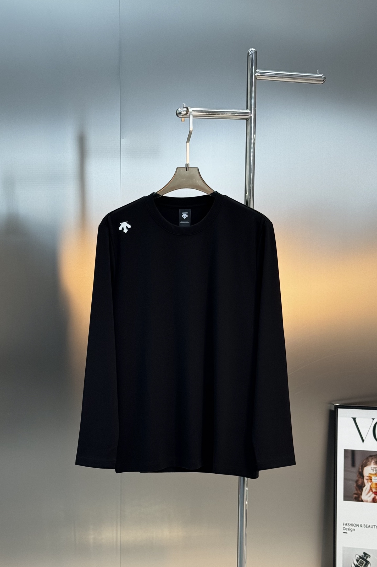 DESCENT*迪桑特RUNNING系列基础款长袖T恤.采用超柔糯莫代尔面料，四向拉伸，柔软舒适.运动时