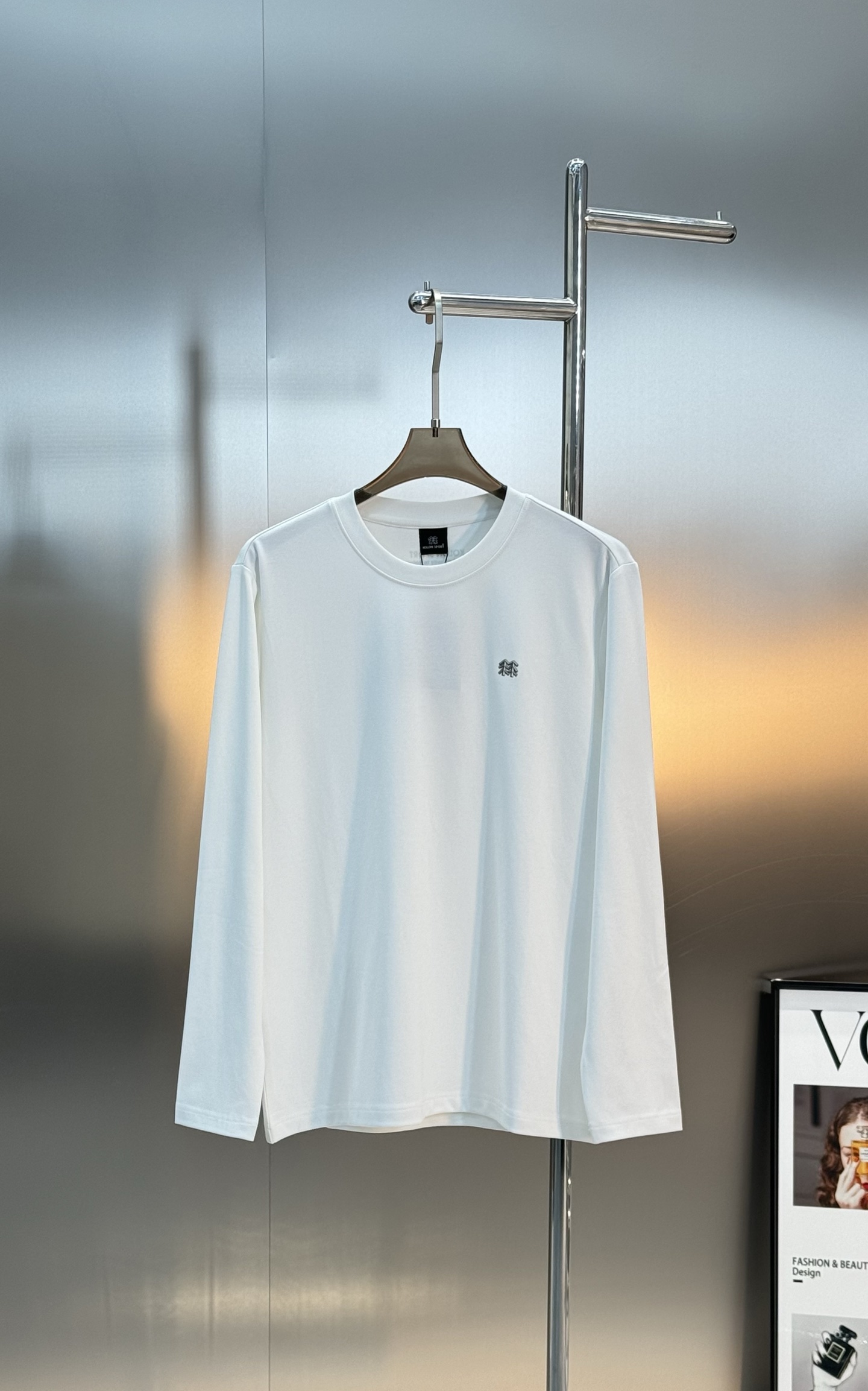 KOLONSPORT可隆25s新款男士长袖T恤，简约圆领设计，主打运动休闲风。高克重莫代尔棉面料，柔软细