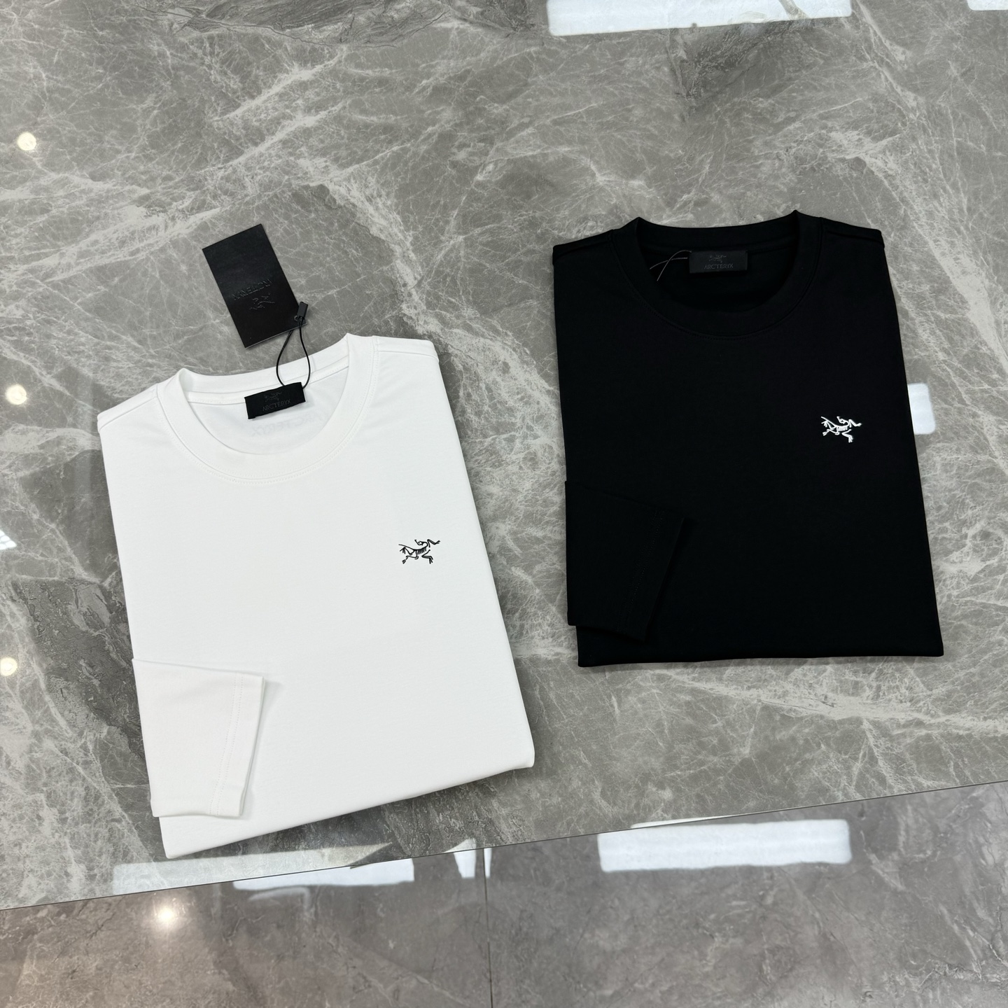 Arcteryx始祖鸟Cormac Crew LS长袖T恤，基础款推荐.适合户外运动和日常穿搭。高克重莫