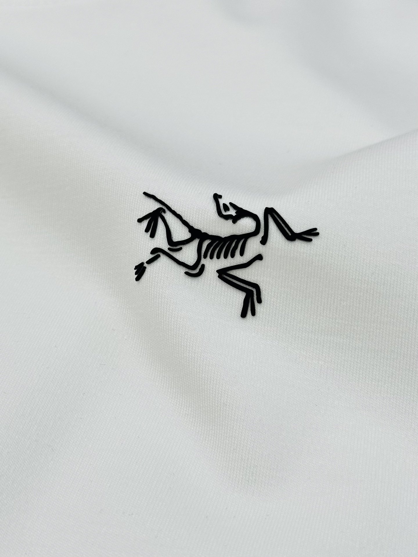 Arcteryx始祖鸟Cormac Crew LS长袖T恤，基础款推荐.适合户外运动和日常穿搭。高克重莫