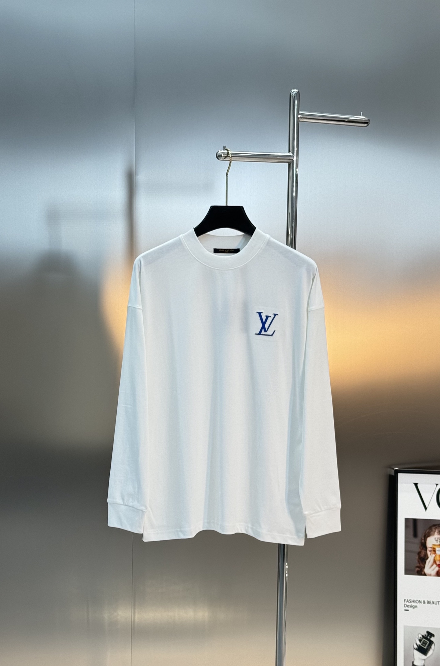 驴牌*25s新款绣花款长袖T恤，黑白两色可选，280克精棉材质，柔软舒适，秋冬穿超合适！胸前LV刺绣工艺