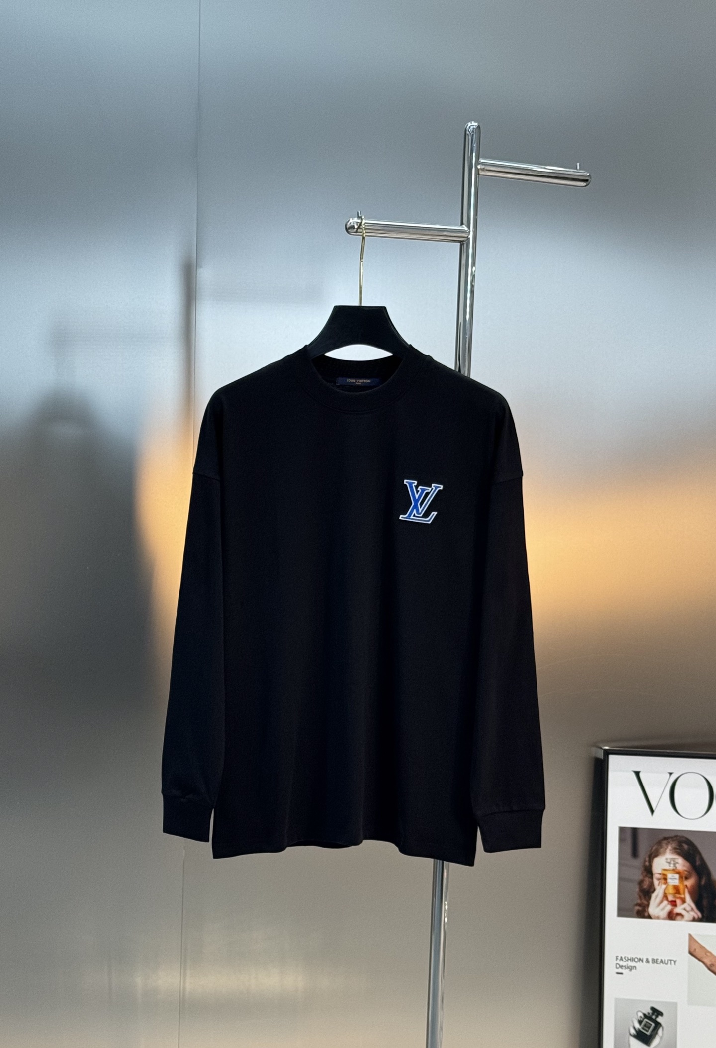驴牌*25s新款绣花款长袖T恤，黑白两色可选，280克精棉材质，柔软舒适，秋冬穿超合适！胸前LV刺绣工艺