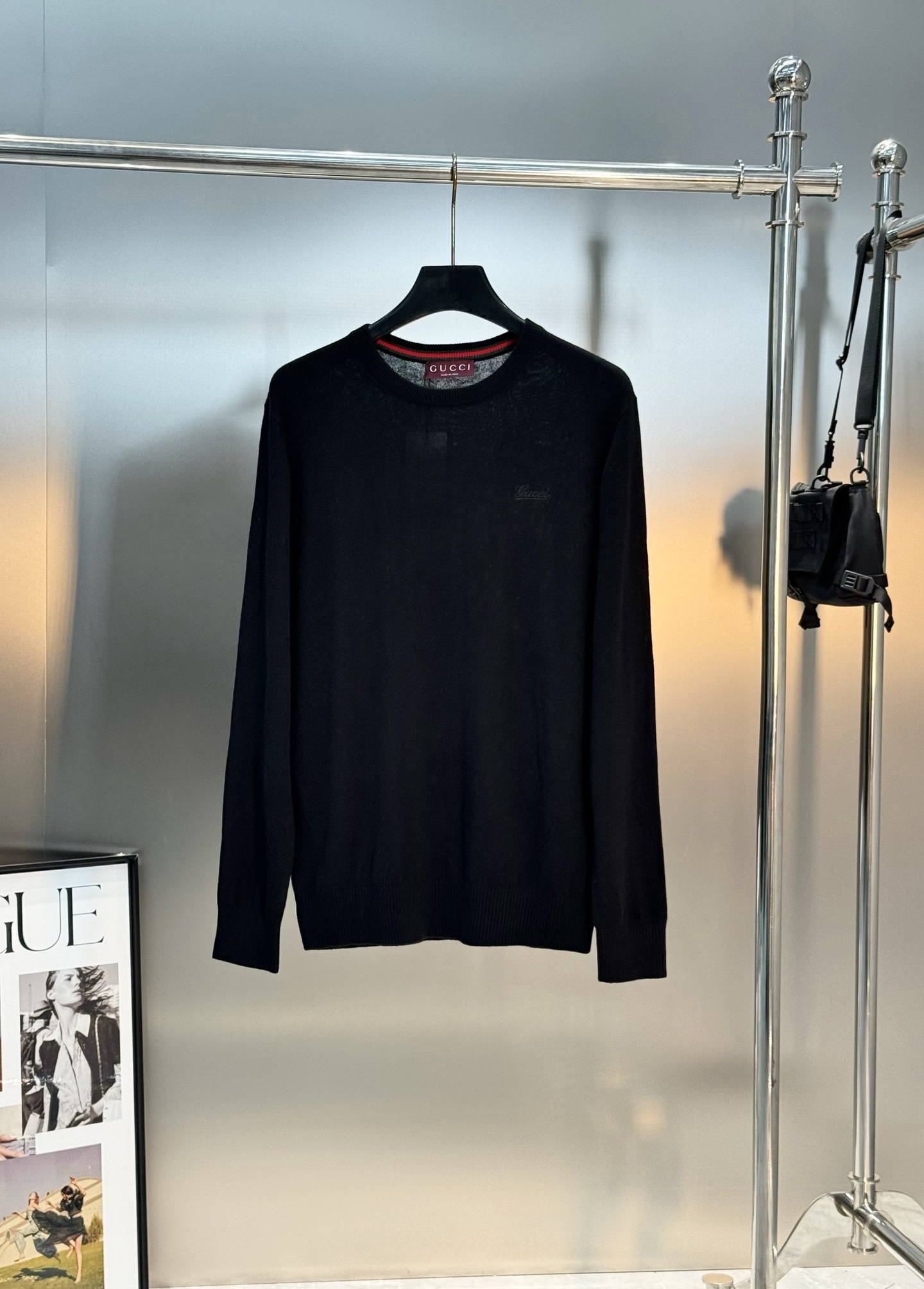 Gucci古奇25s男士羊毛针织衫，选用高品质羊毛混纺面料.柔软亲肤又保暖，秋冬穿超合适！经典圆领设计，