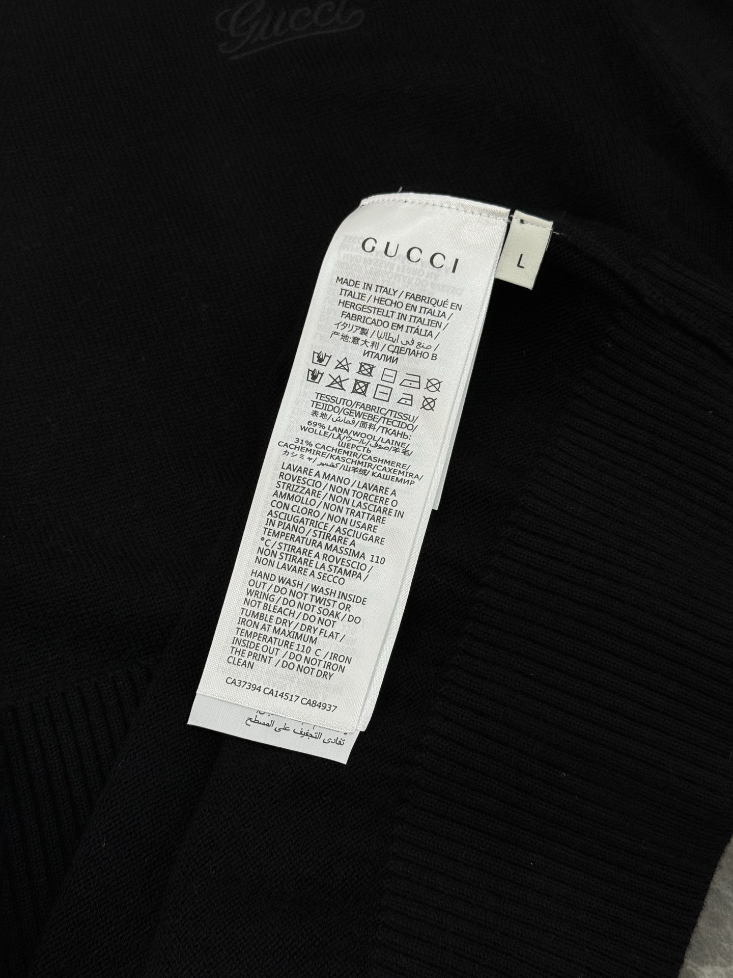 Gucci古奇25s男士羊毛针织衫，选用高品质羊毛混纺面料.柔软亲肤又保暖，秋冬穿超合适！经典圆领设计，