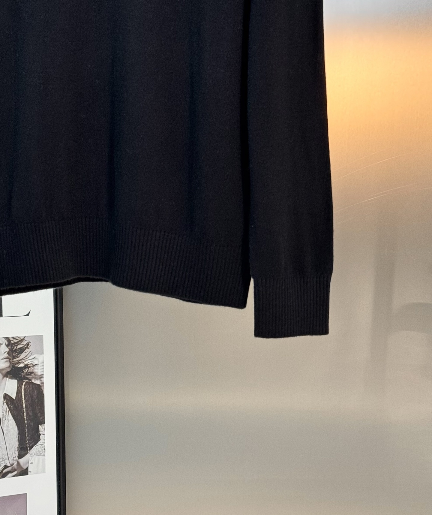 Gucci古奇25s男士羊毛针织衫，选用高品质羊毛混纺面料.柔软亲肤又保暖，秋冬穿超合适！经典圆领设计，