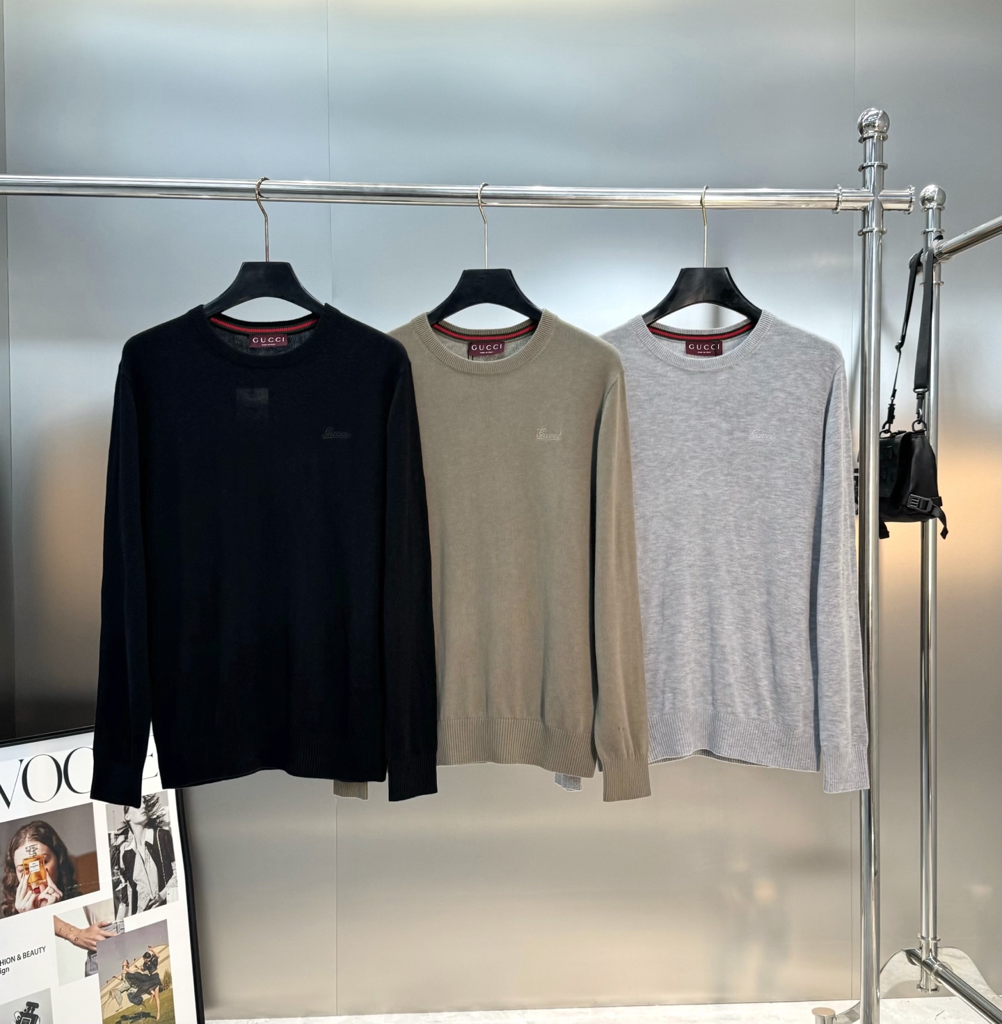 Gucci古奇25s男士羊毛针织衫，选用高品质羊毛混纺面料.柔软亲肤又保暖，秋冬穿超合适！经典圆领设计，