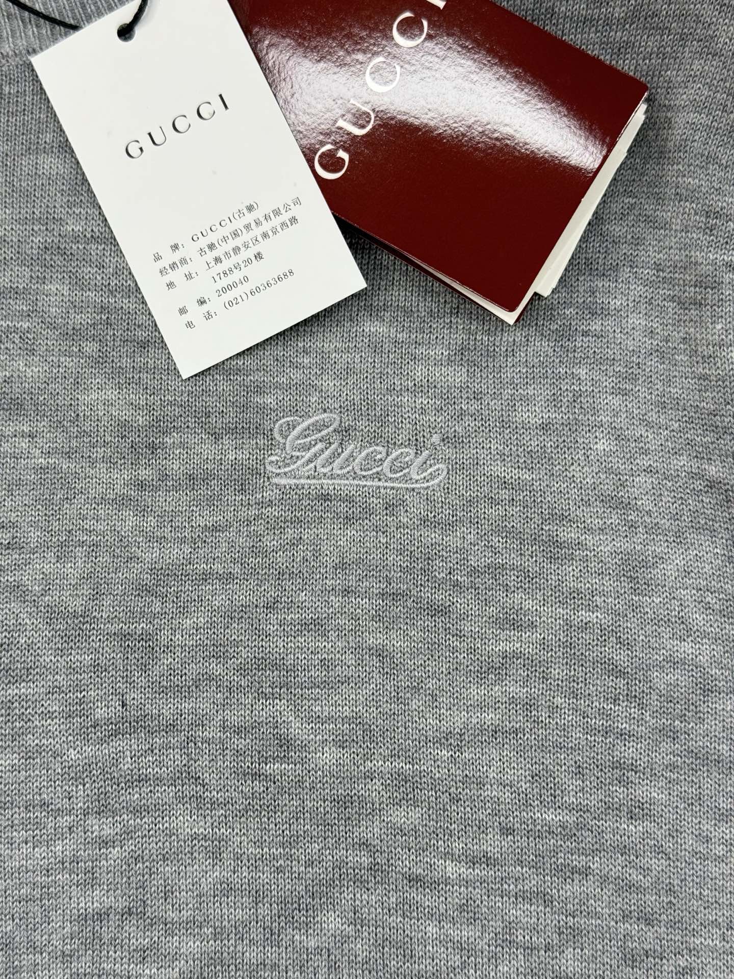 Gucci古奇25s男士羊毛针织衫，选用高品质羊毛混纺面料.柔软亲肤又保暖，秋冬穿超合适！经典圆领设计，