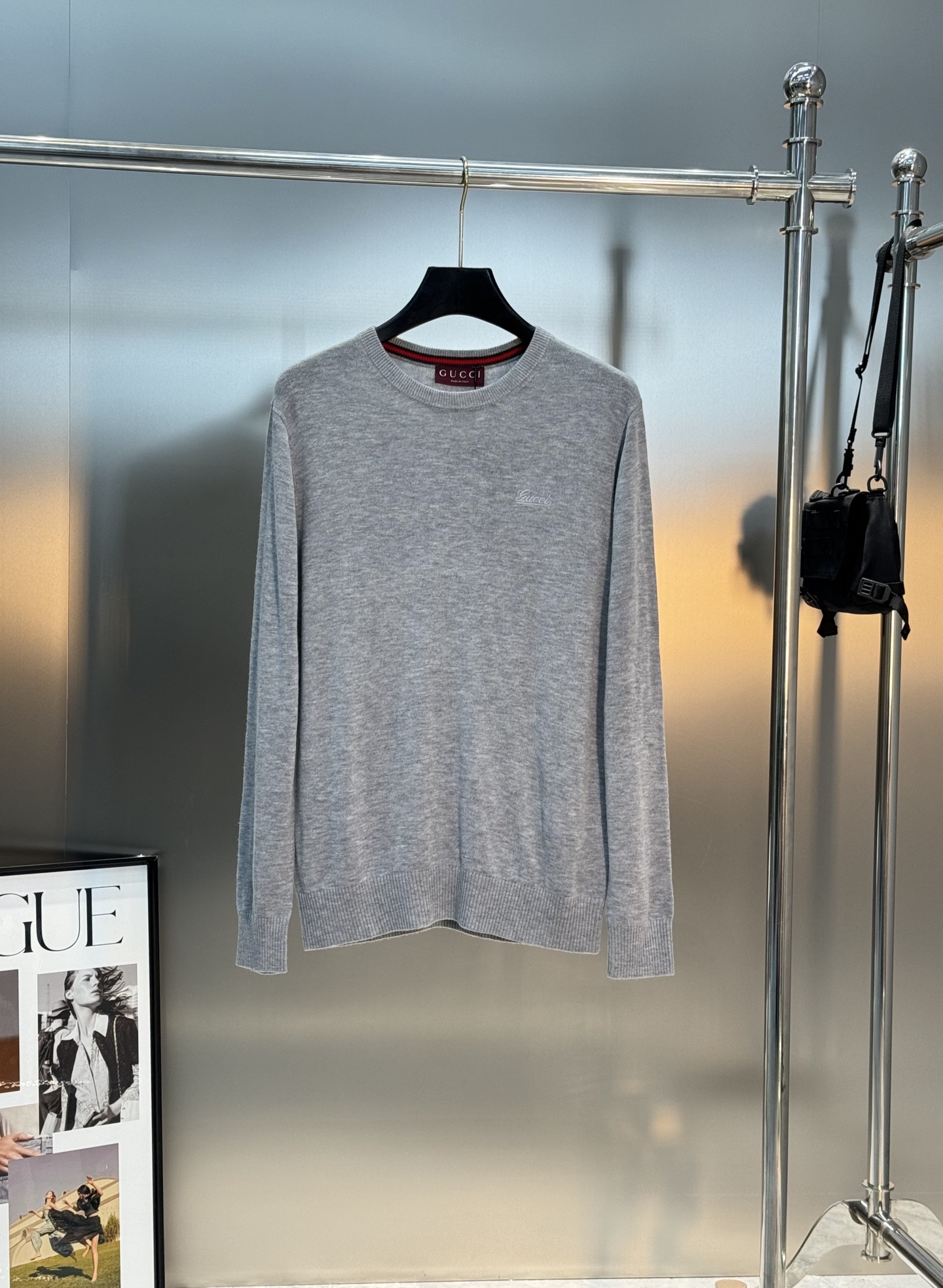 Gucci古奇25s男士羊毛针织衫，选用高品质羊毛混纺面料.柔软亲肤又保暖，秋冬穿超合适！经典圆领设计，