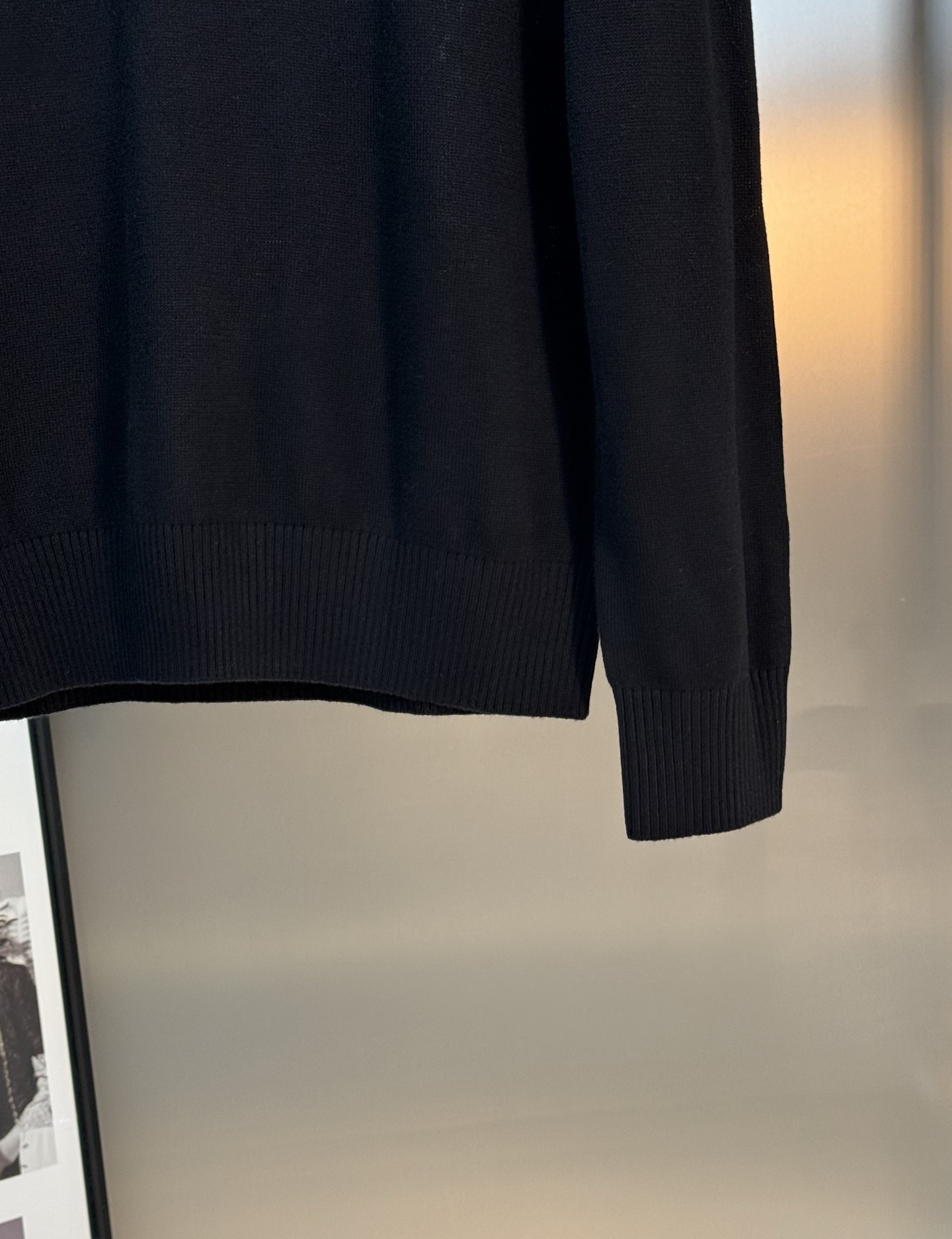 Burberry V领针织毛衣，经典设计+高品质羊毛混纺，柔软又保暖！深黑、绀色、灰色三色可选，百搭不挑