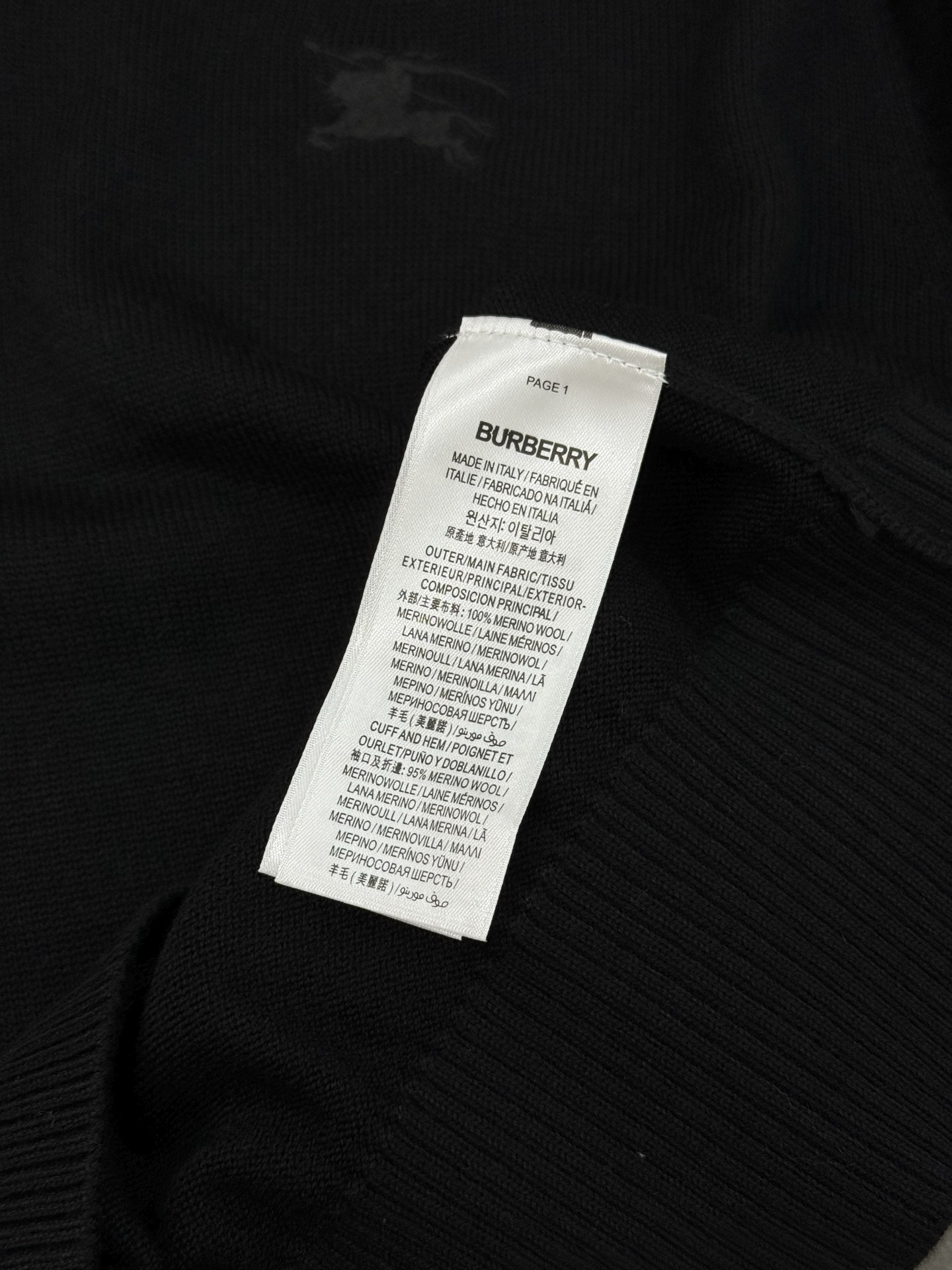 Burberry V领针织毛衣，经典设计+高品质羊毛混纺，柔软又保暖！深黑、绀色、灰色三色可选，百搭不挑