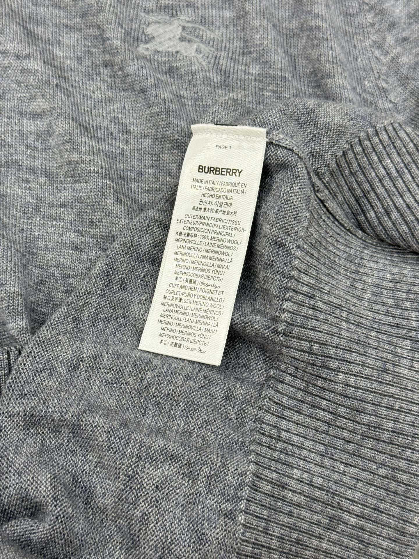 Burberry V领针织毛衣，经典设计+高品质羊毛混纺，柔软又保暖！深黑、绀色、灰色三色可选，百搭不挑