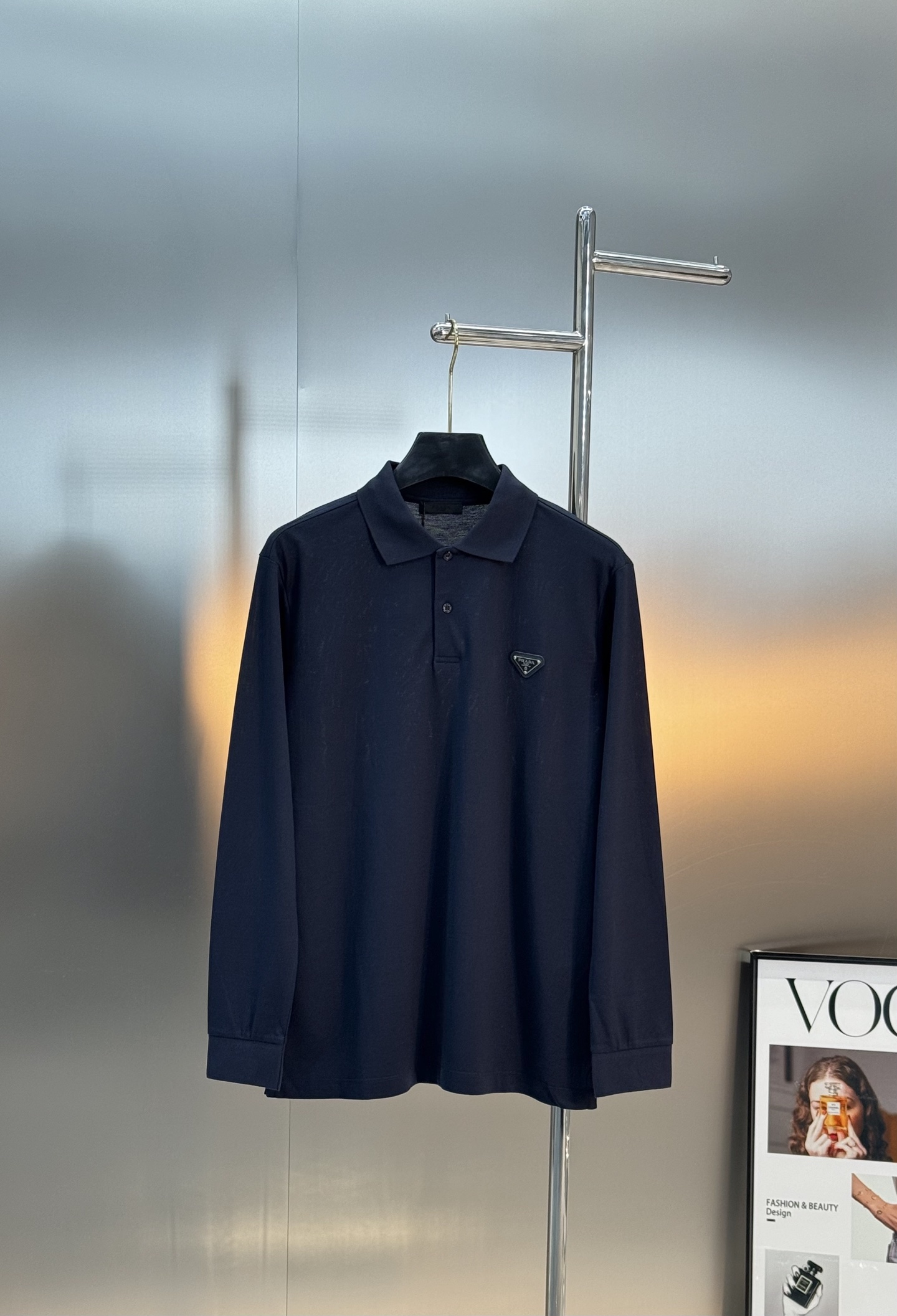 Prada普拉达经典三角标长袖Polo衫，深色色调+经典三角标刺绣，低调又有辨识度✨高品质珠地棉面料，柔