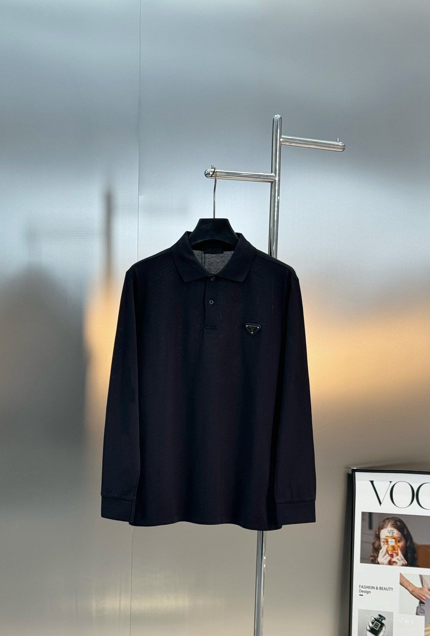 Prada普拉达经典三角标长袖Polo衫，深色色调+经典三角标刺绣，低调又有辨识度✨高品质珠地棉面料，柔
