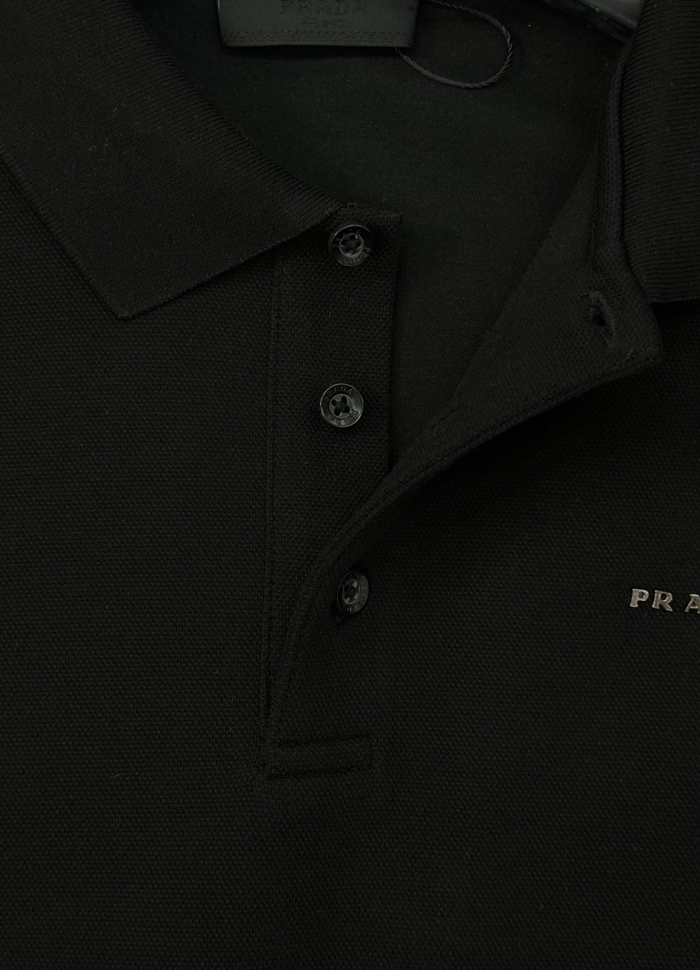 PRADA普拉达25s秋季男士长袖翻领Polo.胸前经典Prada标识.高周波立体工艺.简单高级.整体纯