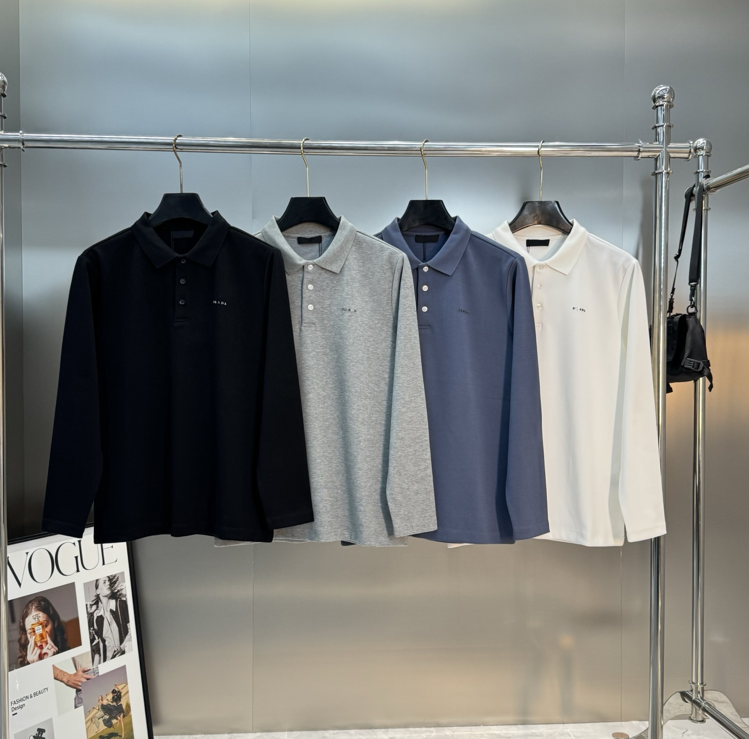 PRADA普拉达25s秋季男士长袖翻领Polo.胸前经典Prada标识.高周波立体工艺.简单高级.整体纯