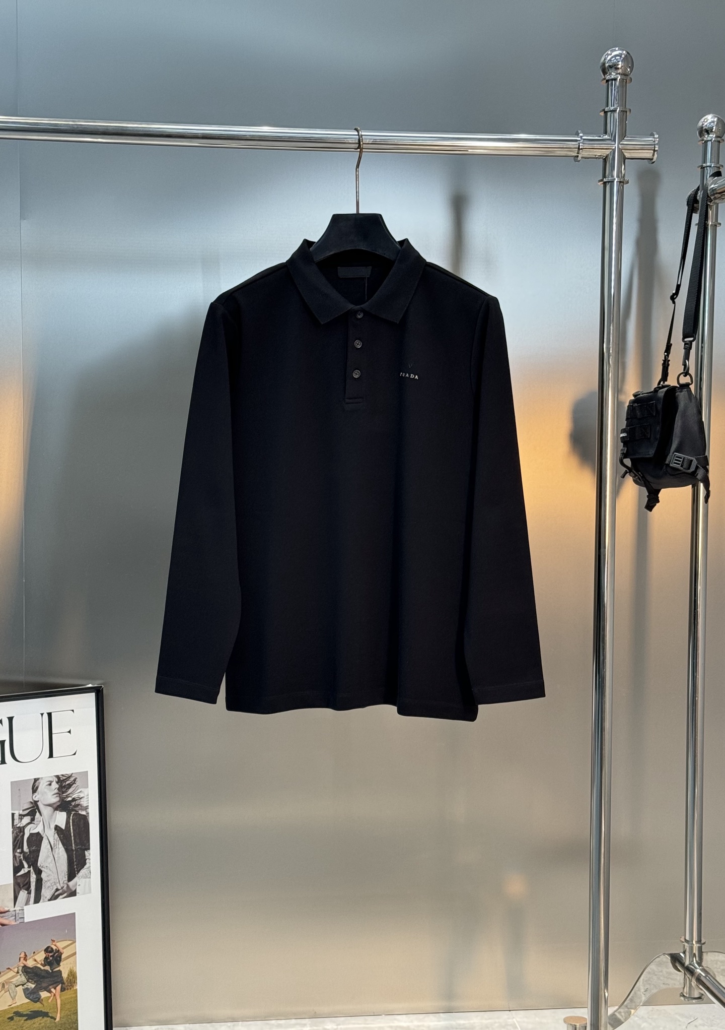 PRADA普拉达25s秋季男士长袖翻领Polo.胸前经典Prada标识.高周波立体工艺.简单高级.整体纯