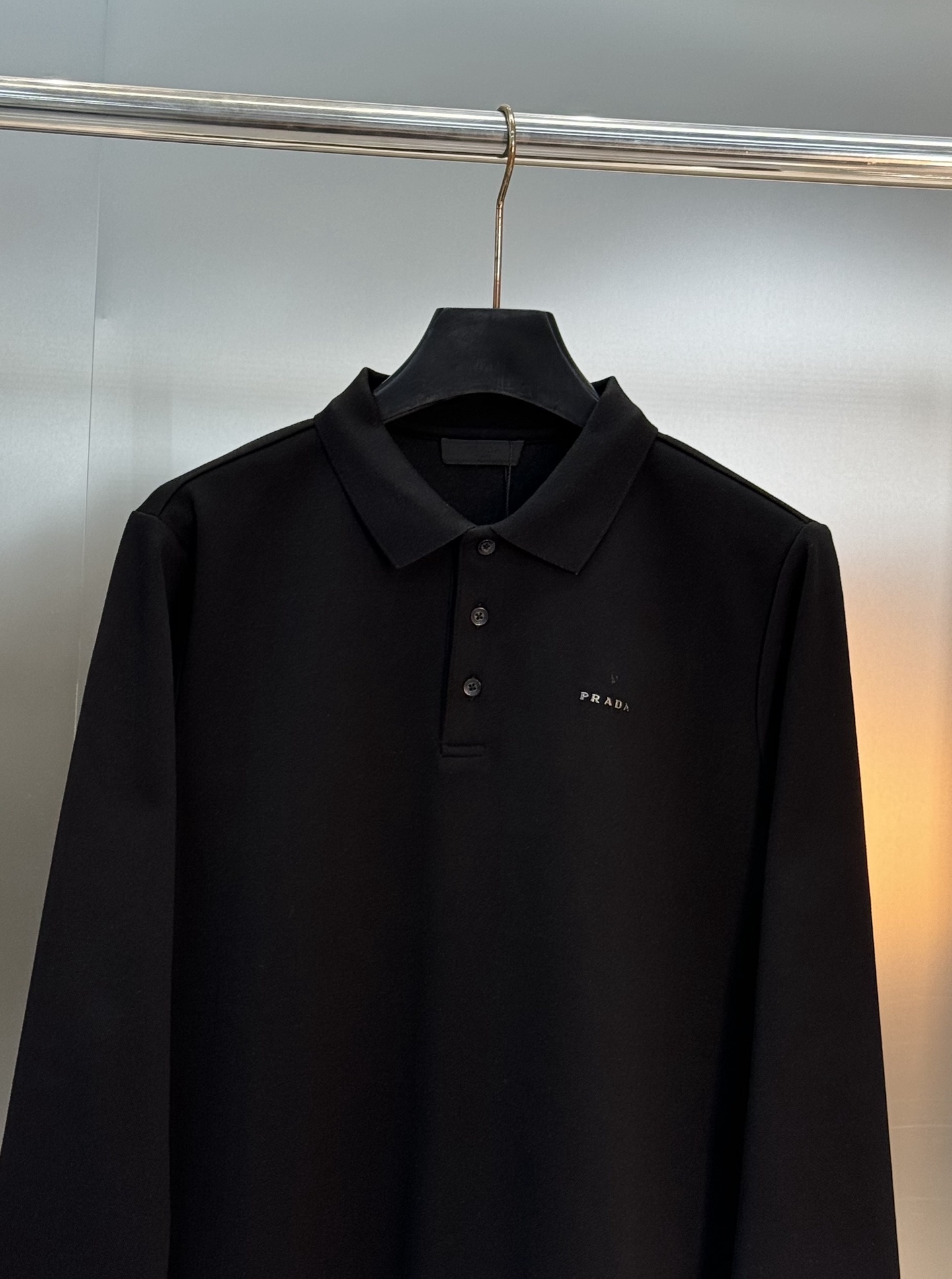 PRADA普拉达25s秋季男士长袖翻领Polo.胸前经典Prada标识.高周波立体工艺.简单高级.整体纯
