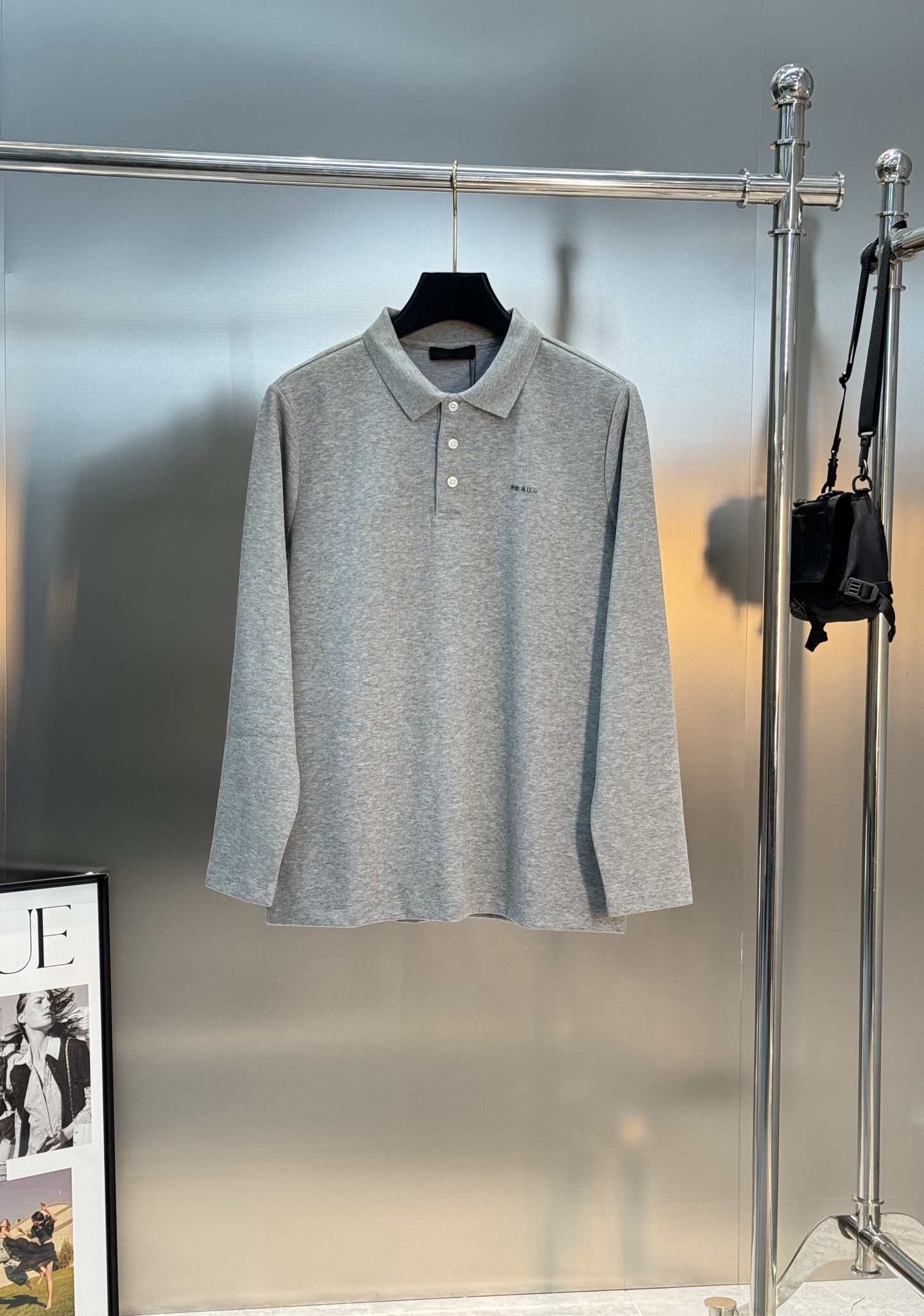 PRADA普拉达25s秋季男士长袖翻领Polo.胸前经典Prada标识.高周波立体工艺.简单高级.整体纯