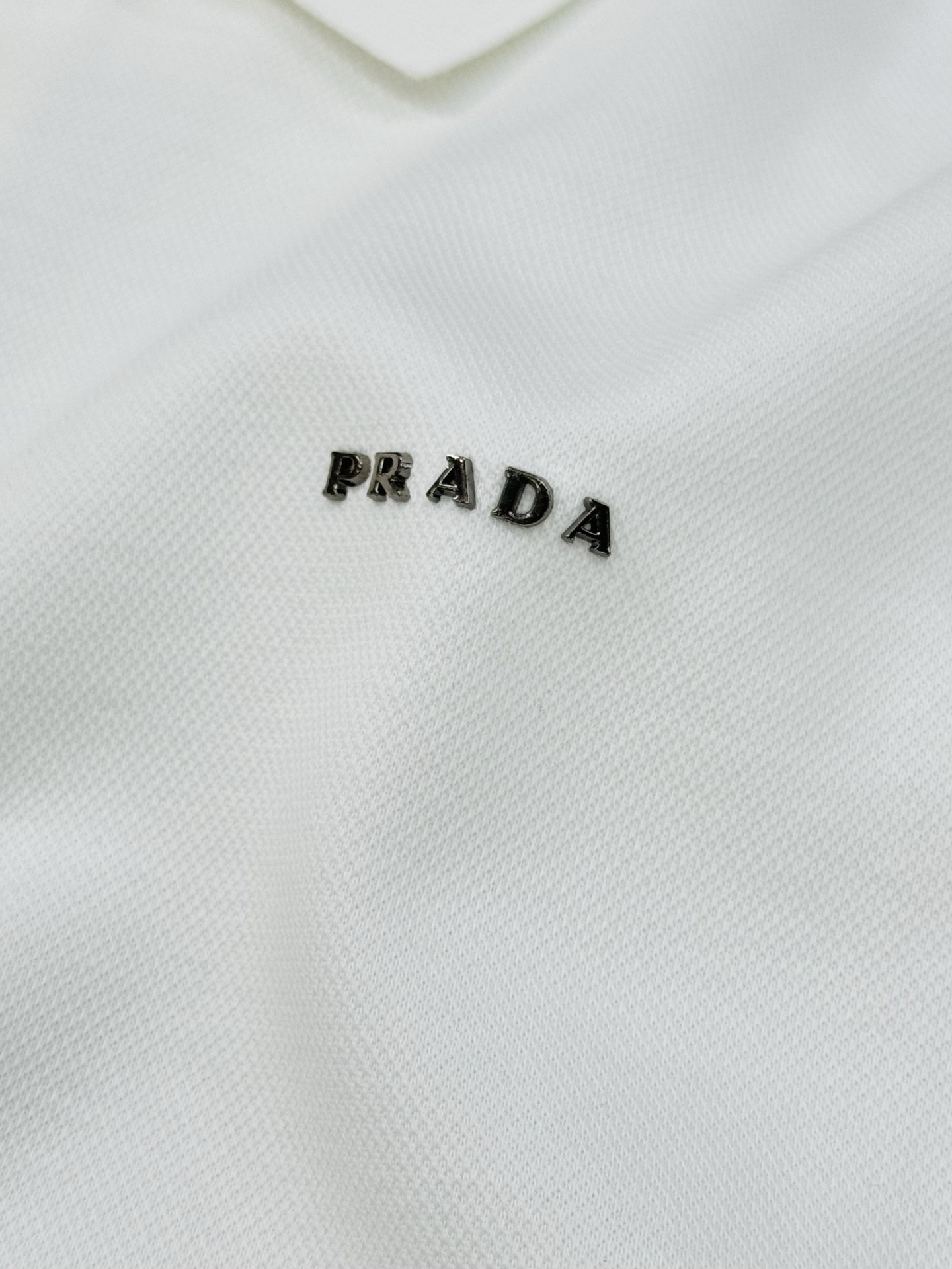 PRADA普拉达25s秋季男士长袖翻领Polo.胸前经典Prada标识.高周波立体工艺.简单高级.整体纯