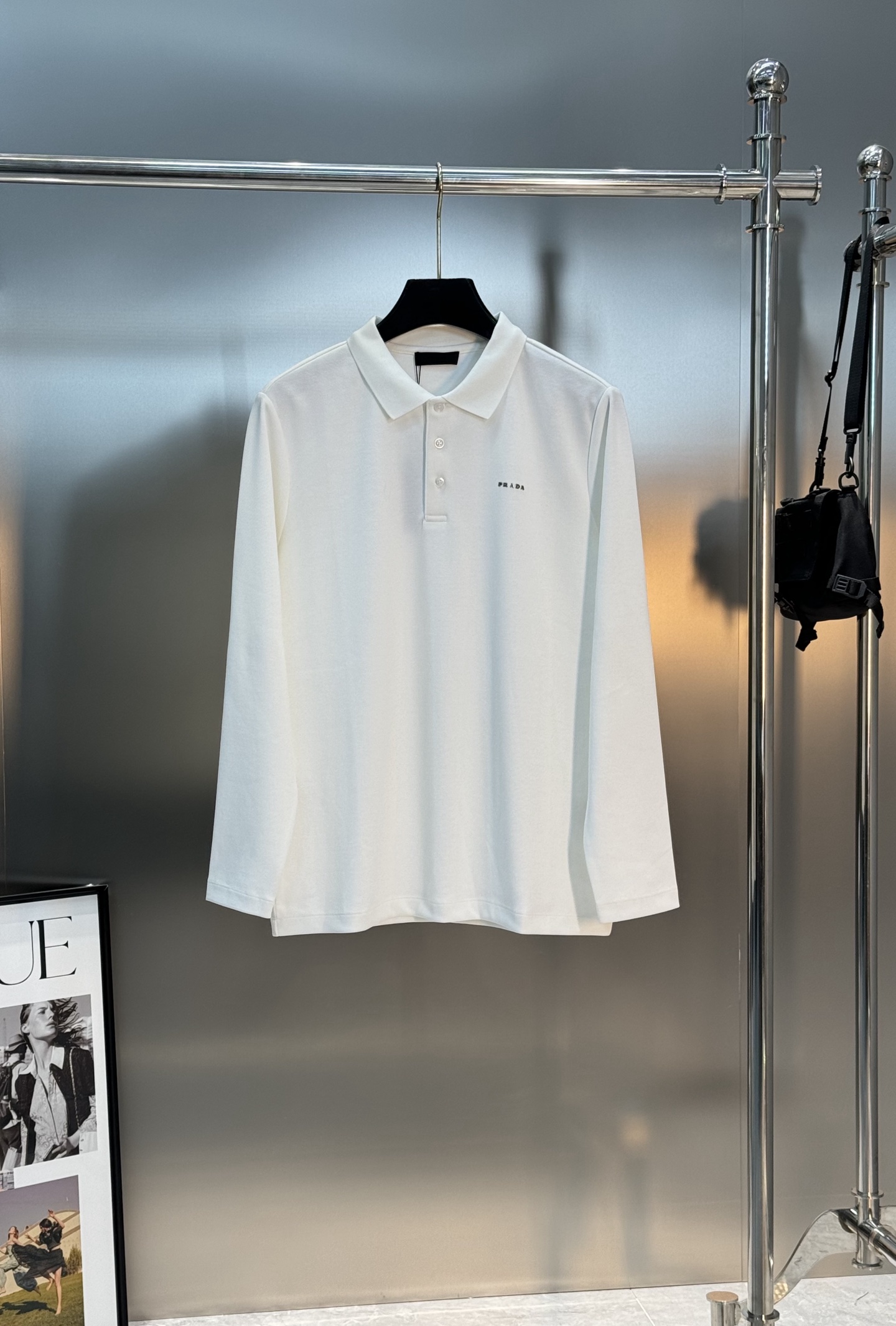 PRADA普拉达25s秋季男士长袖翻领Polo.胸前经典Prada标识.高周波立体工艺.简单高级.整体纯