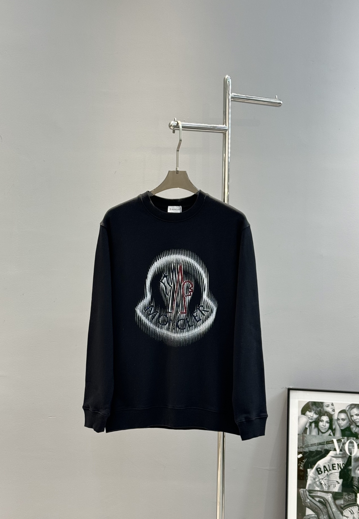 MONCLE*25s秋冬圆领卫衣.男女同款～胸口基础款品牌字母烫画设计.经典逐渐崭露头角.舒适的面料成为