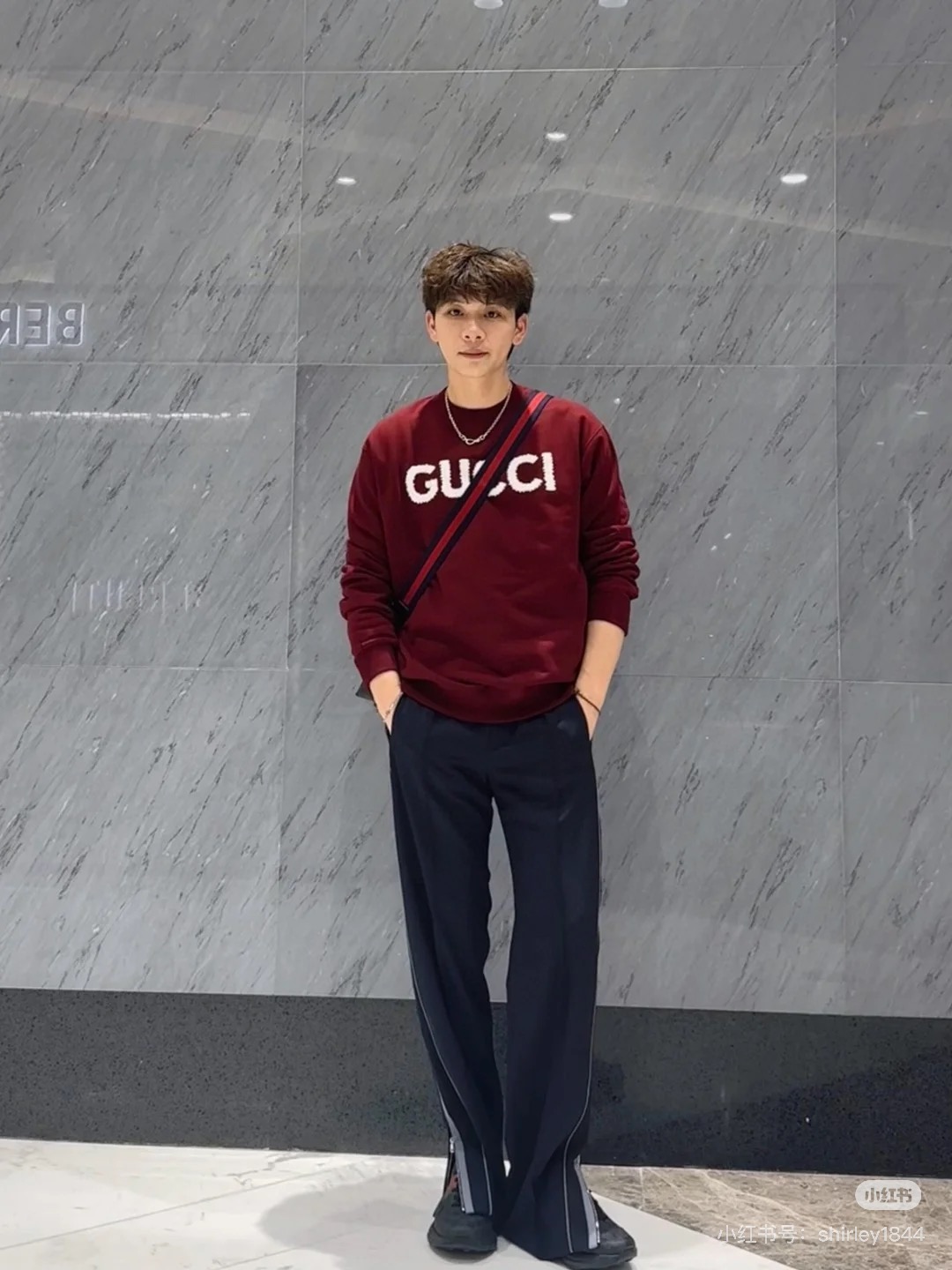 GUCC*古齐25新款圆领卫衣.情侣款推荐！经典品牌字母gucci绣花工艺.演绎出无与伦比的实力和品味！