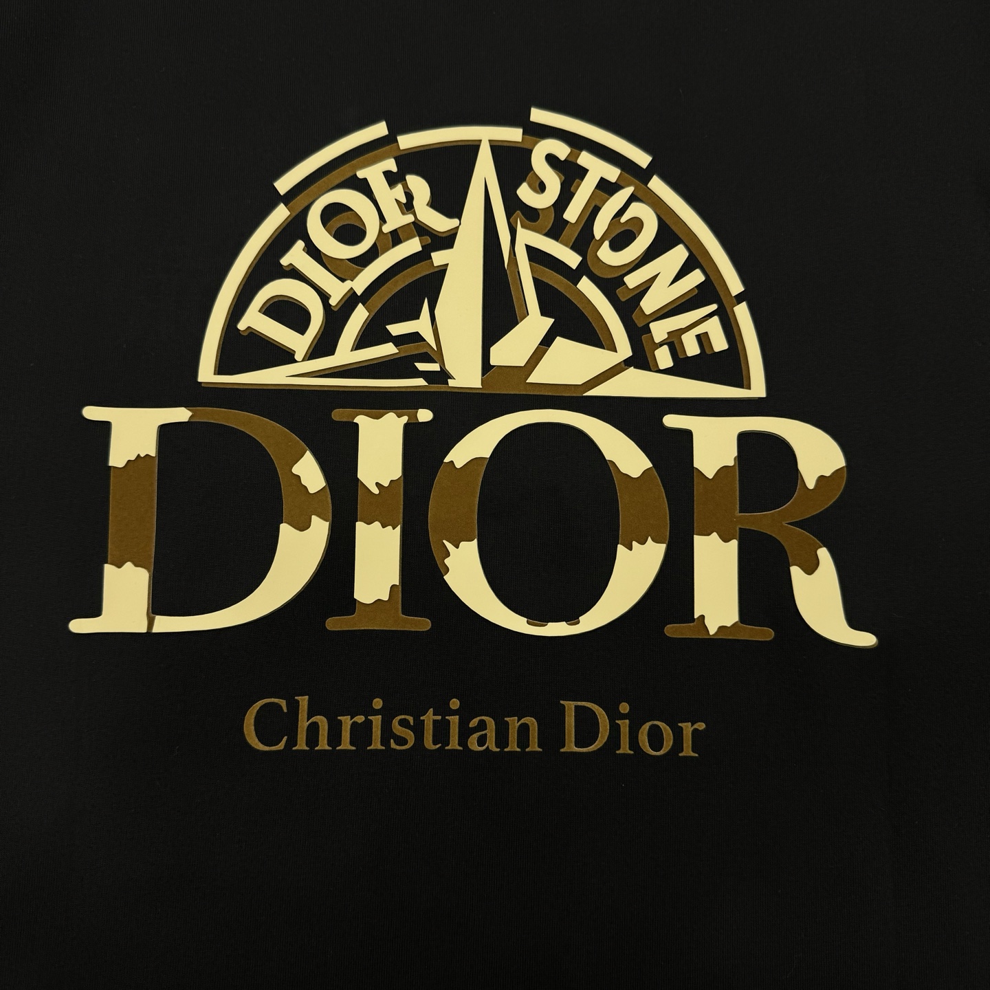 Dior迪奥25s新款潮牌T恤.胸前及背后印有“Peace Stone”字样和蓝色圆形徽标，前后呼应.融