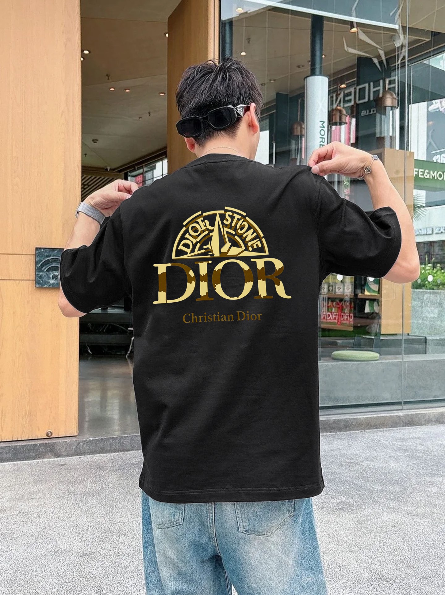 Dior迪奥25s新款潮牌T恤.胸前及背后印有“Peace Stone”字样和蓝色圆形徽标，前后呼应.融