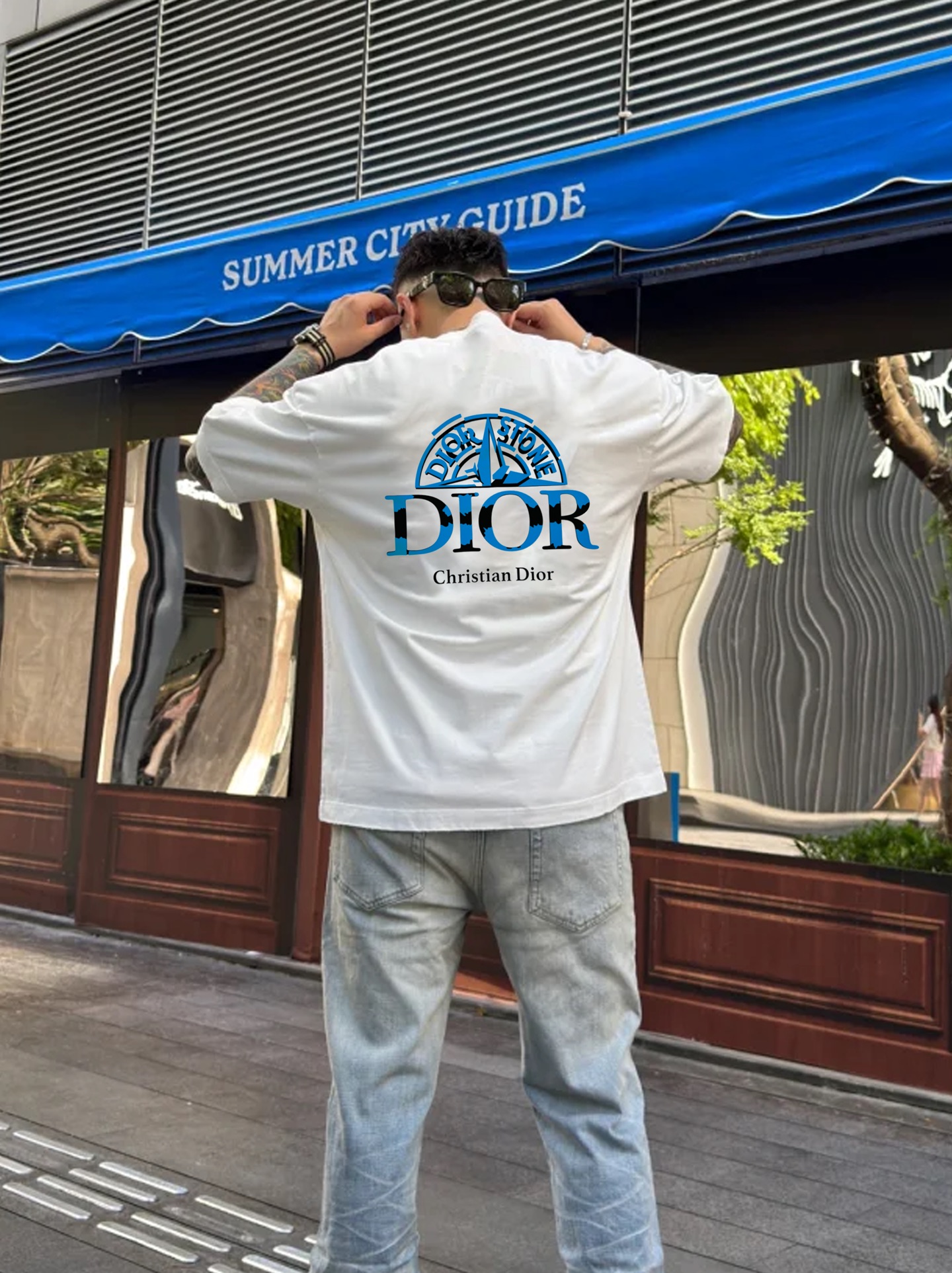 Dior迪奥25s新款潮牌T恤.胸前及背后印有“Peace Stone”字样和蓝色圆形徽标，前后呼应.融