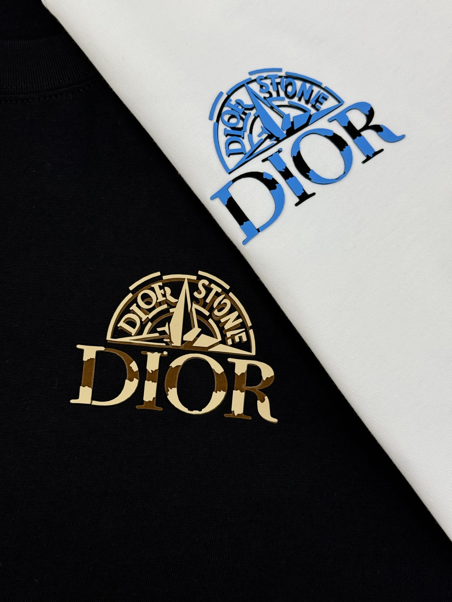 Dior迪奥25s新款潮牌T恤.胸前及背后印有“Peace Stone”字样和蓝色圆形徽标，前后呼应.融