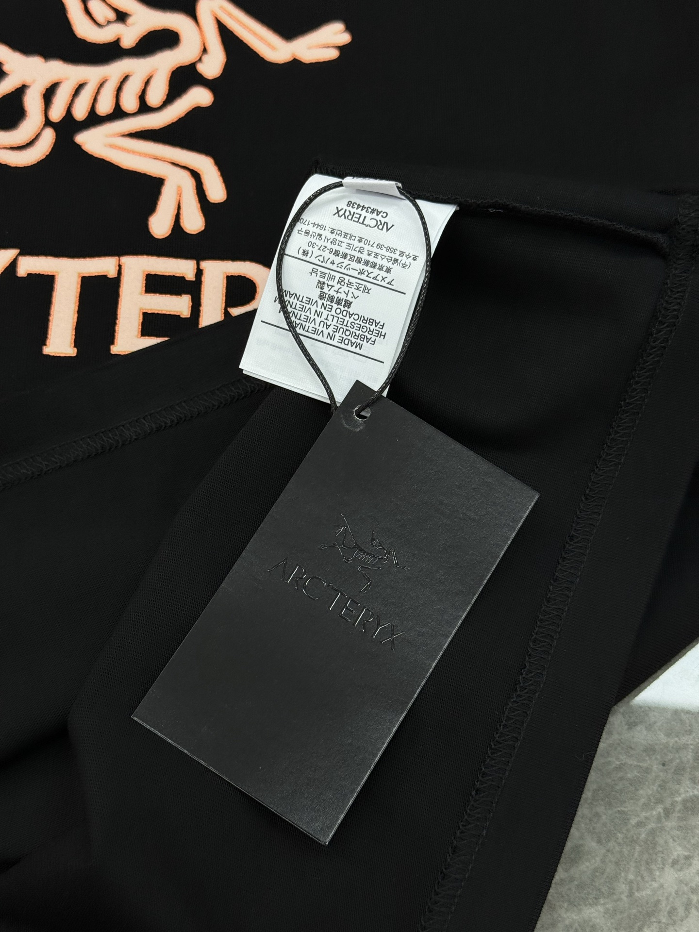 始祖🐦Arc’teryx25s新款潮牌T恤，采用32支双纱精梳纯棉，280克重磅面料，透气又舒适，胸前硅