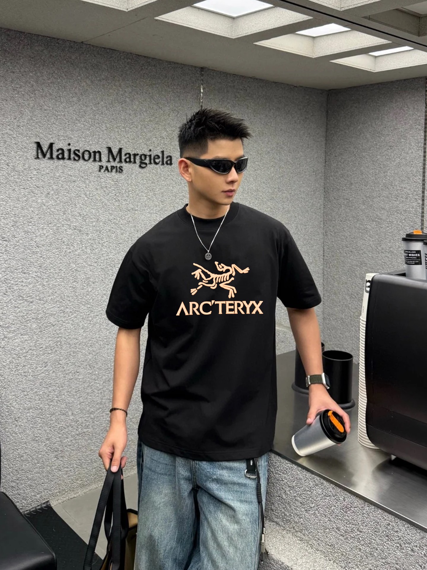 始祖🐦Arc’teryx25s新款潮牌T恤，采用32支双纱精梳纯棉，280克重磅面料，透气又舒适，胸前硅