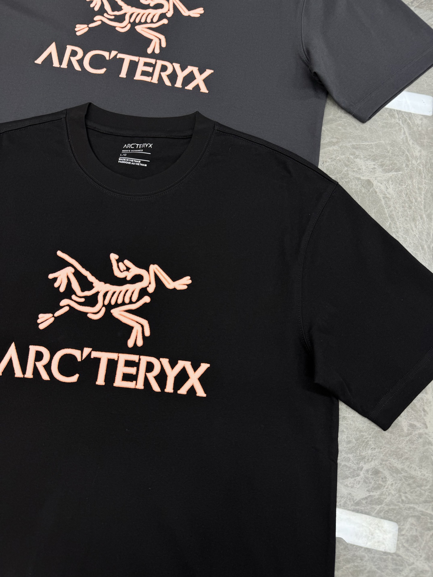 始祖🐦Arc’teryx25s新款潮牌T恤，采用32支双纱精梳纯棉，280克重磅面料，透气又舒适，胸前硅