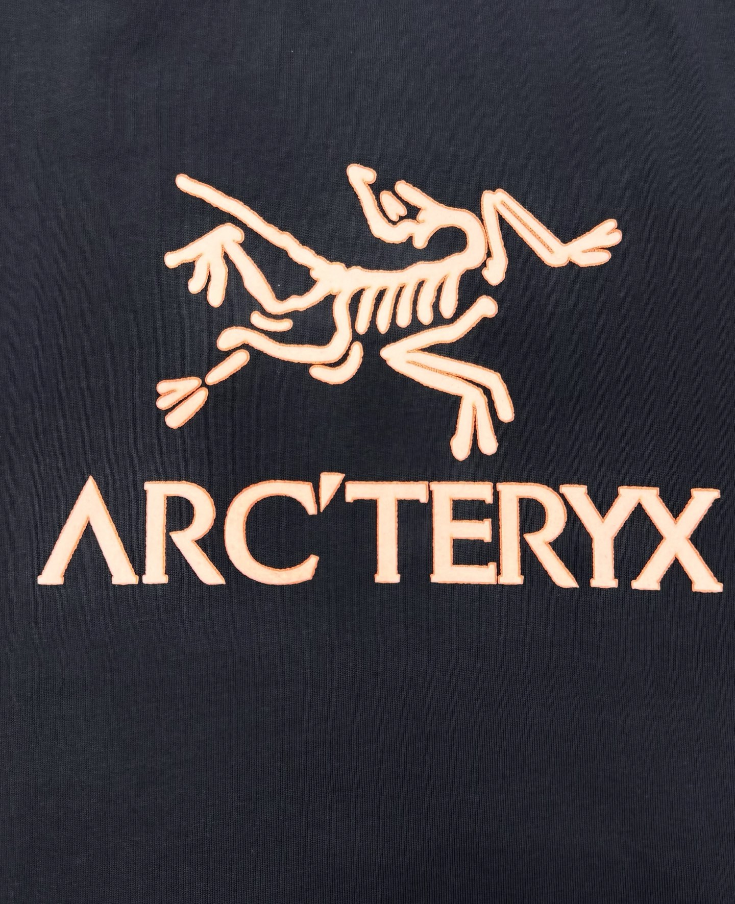 始祖🐦Arc’teryx25s新款潮牌T恤，采用32支双纱精梳纯棉，280克重磅面料，透气又舒适，胸前硅
