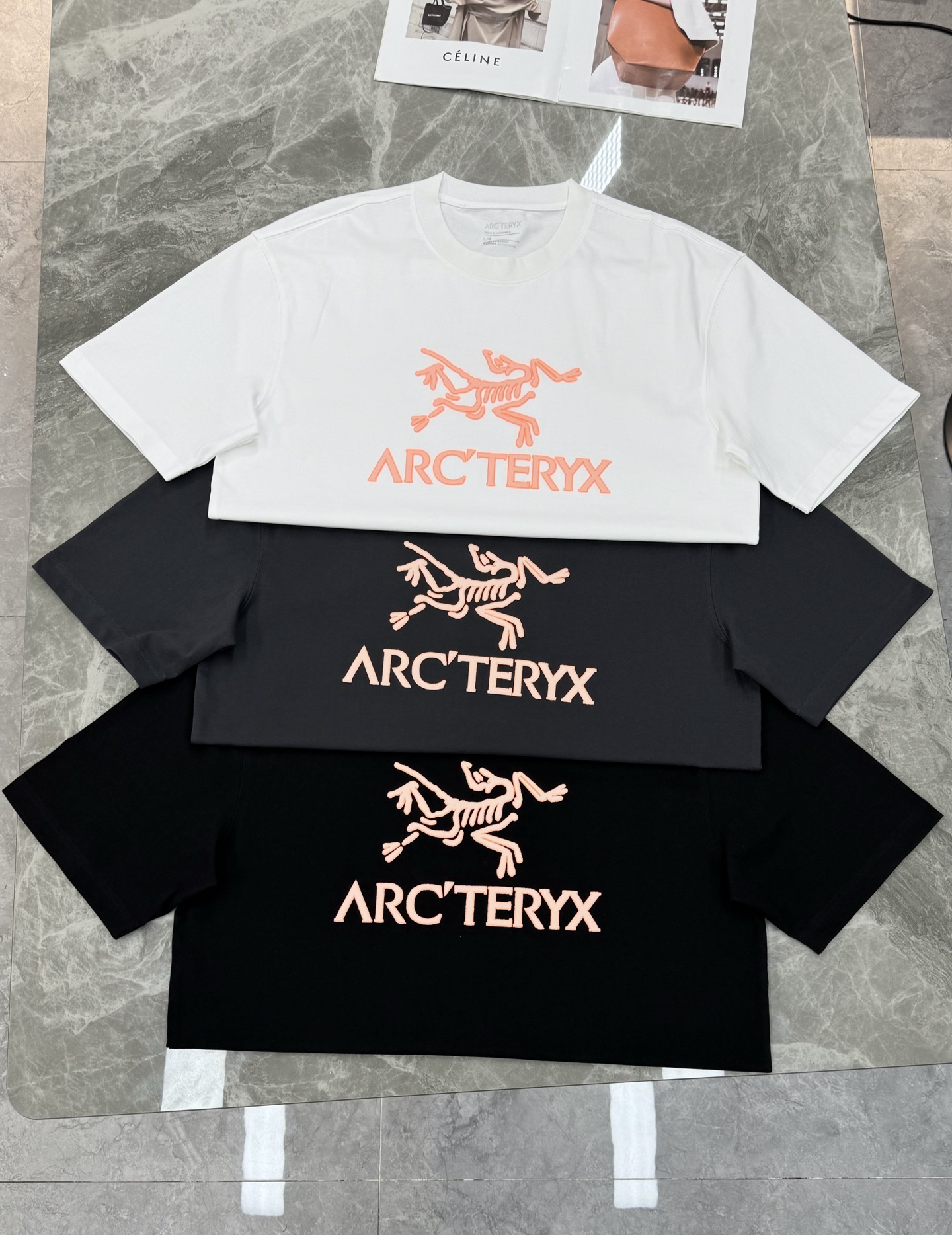 始祖🐦Arc’teryx25s新款潮牌T恤，采用32支双纱精梳纯棉，280克重磅面料，透气又舒适，胸前硅