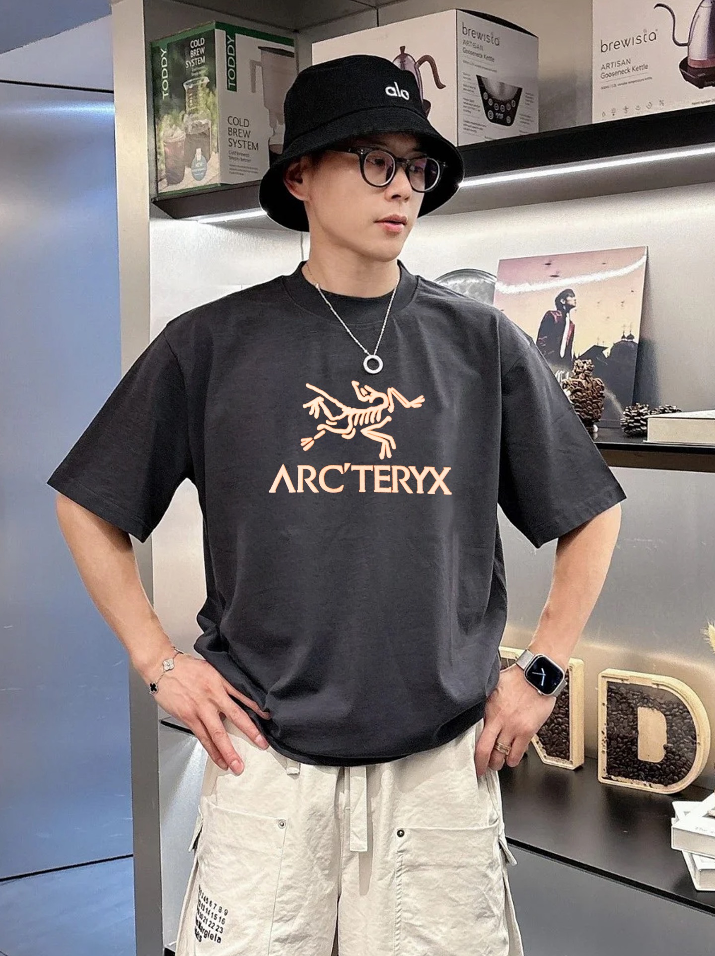 始祖🐦Arc’teryx25s新款潮牌T恤，采用32支双纱精梳纯棉，280克重磅面料，透气又舒适，胸前硅