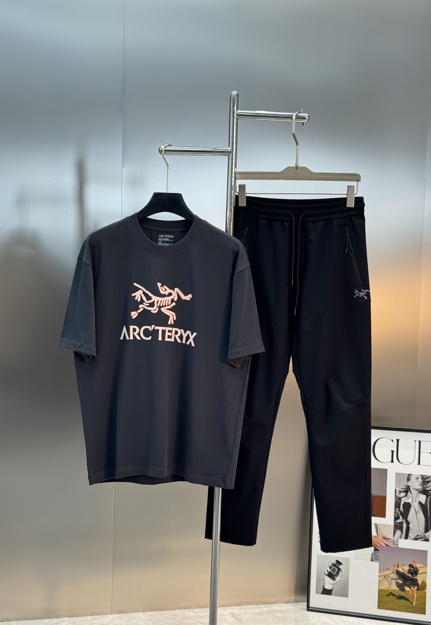 始祖🐦Arc’teryx25s新款潮牌T恤，采用32支双纱精梳纯棉，280克重磅面料，透气又舒适，胸前硅