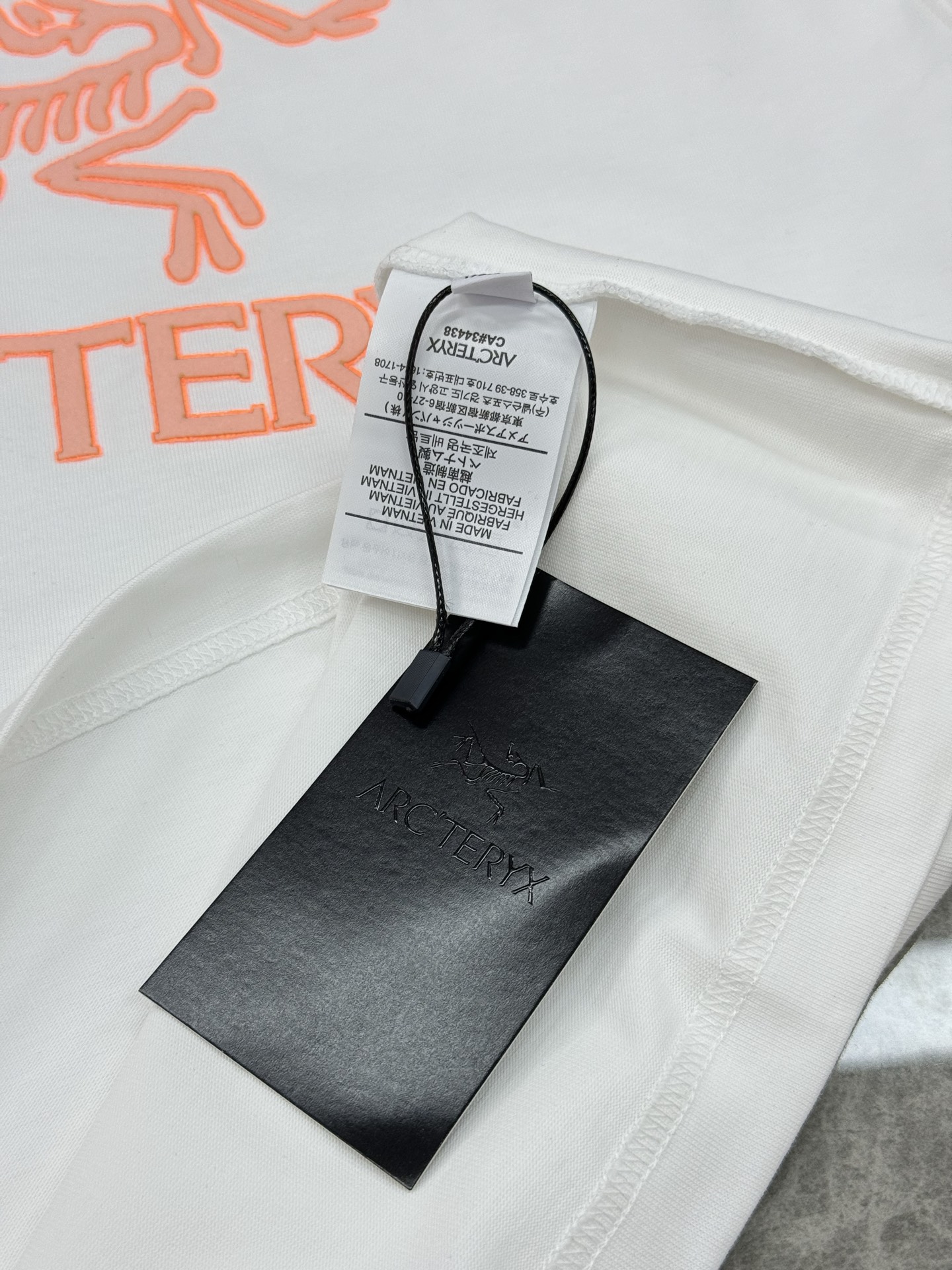 始祖🐦Arc’teryx25s新款潮牌T恤，采用32支双纱精梳纯棉，280克重磅面料，透气又舒适，胸前硅