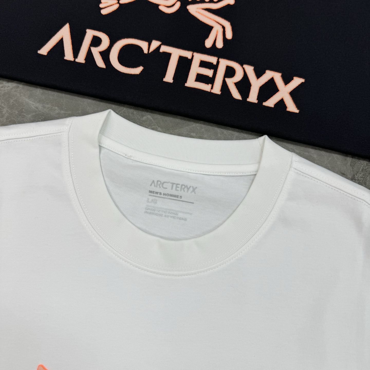 始祖🐦Arc’teryx25s新款潮牌T恤，采用32支双纱精梳纯棉，280克重磅面料，透气又舒适，胸前硅