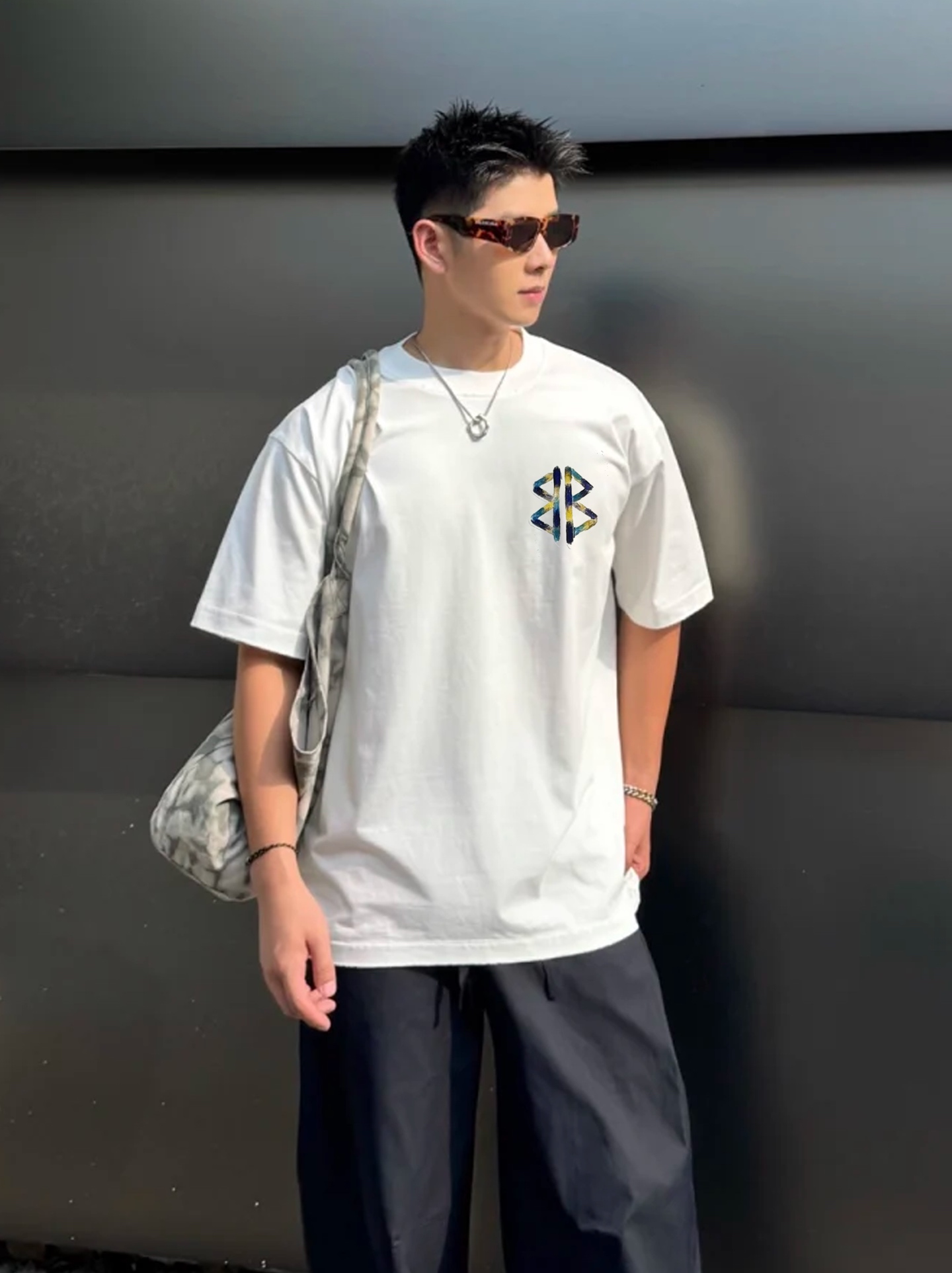 Balenciaga巴黎世家25s新款潮牌T恤.采用独家定制面料，柔软透气超舒服!双面彩色喷色Logo，